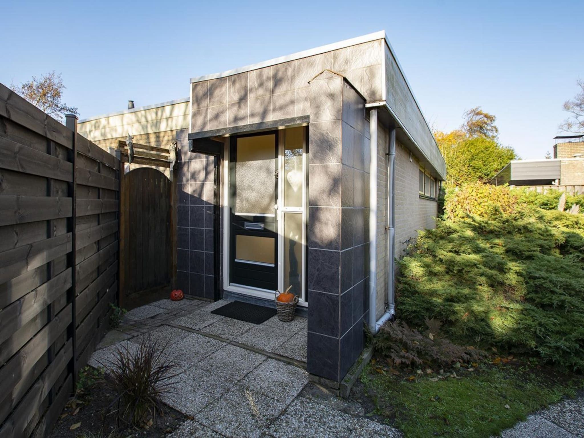 De buitenkant van De Schelp 08 in Sint Maartenszee