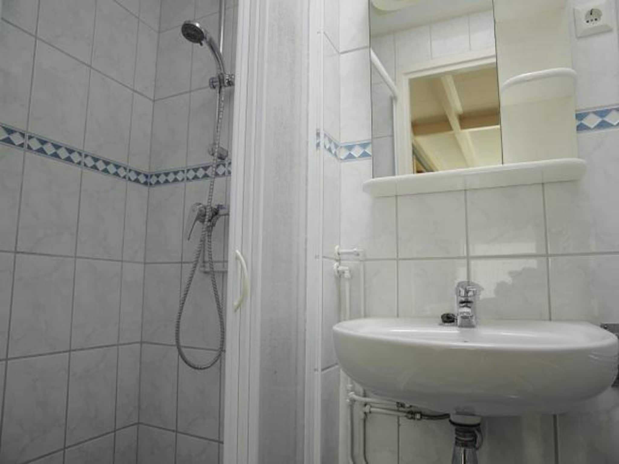 De badkamer van De Schelp 14 in Sint Maartenszee