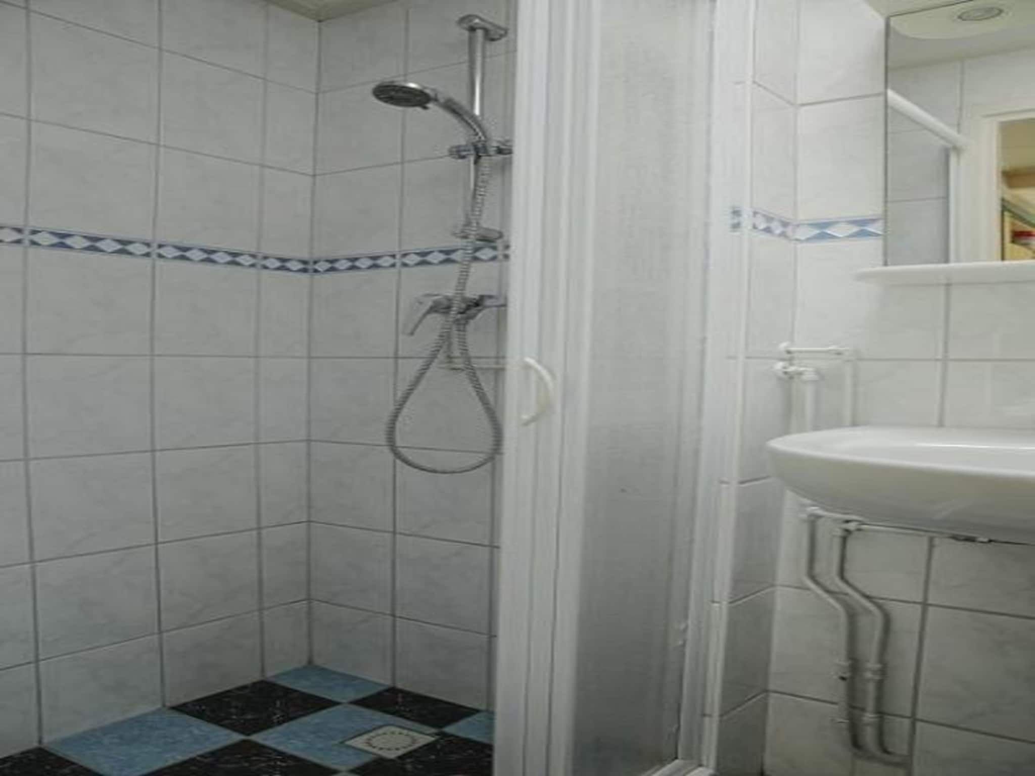 De badkamer van De Schelp 14 in Sint Maartenszee