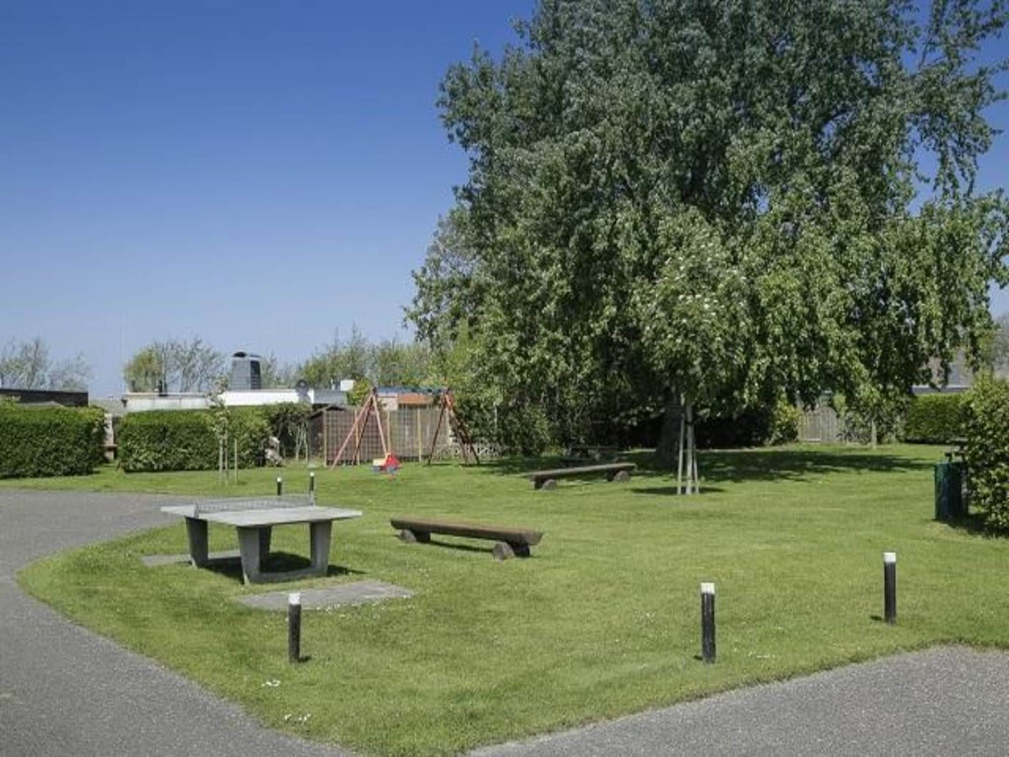 De tuin van De Schelp 14 in Sint Maartenszee