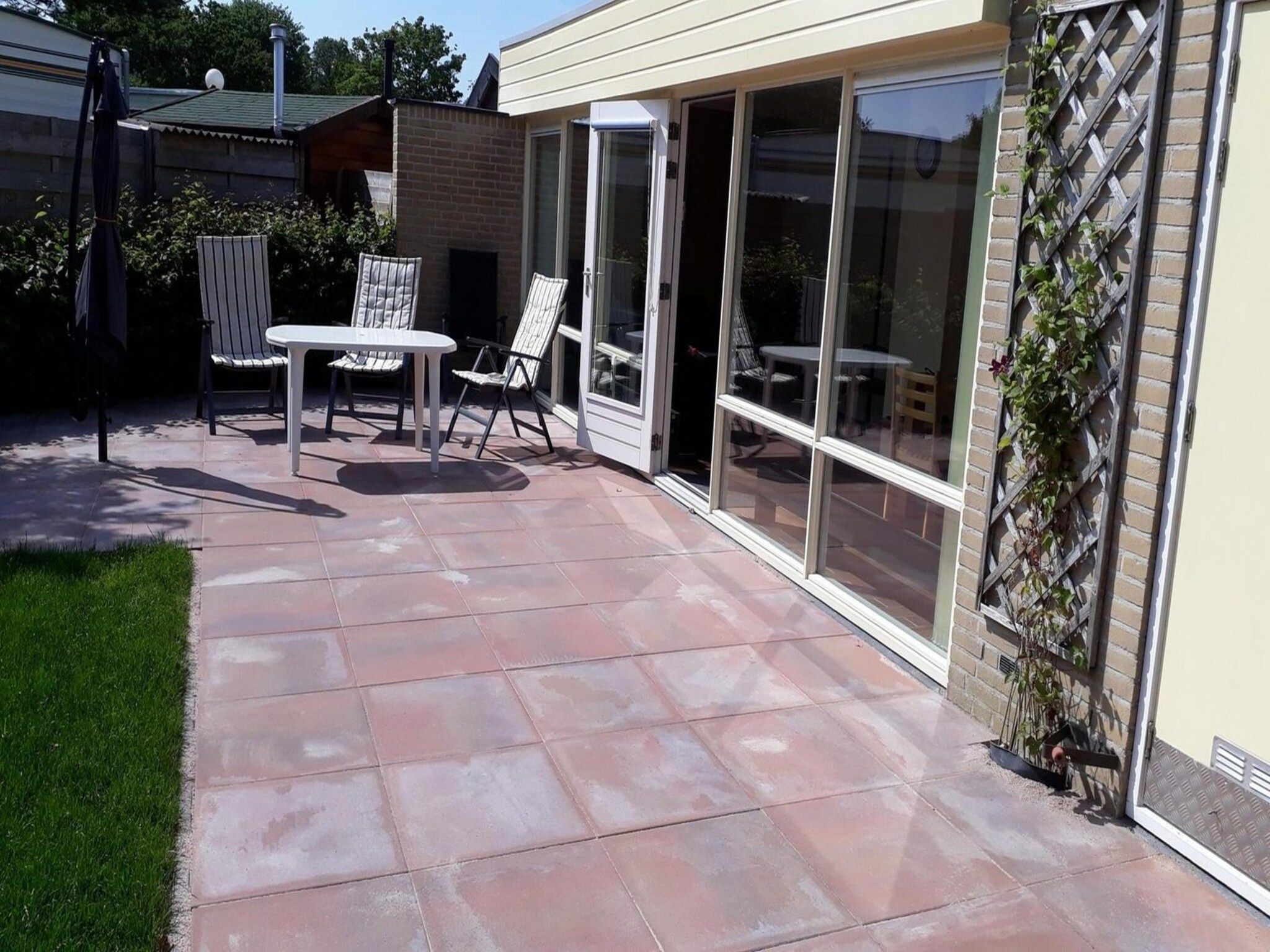 De tuin van De Schelp 14 in Sint Maartenszee