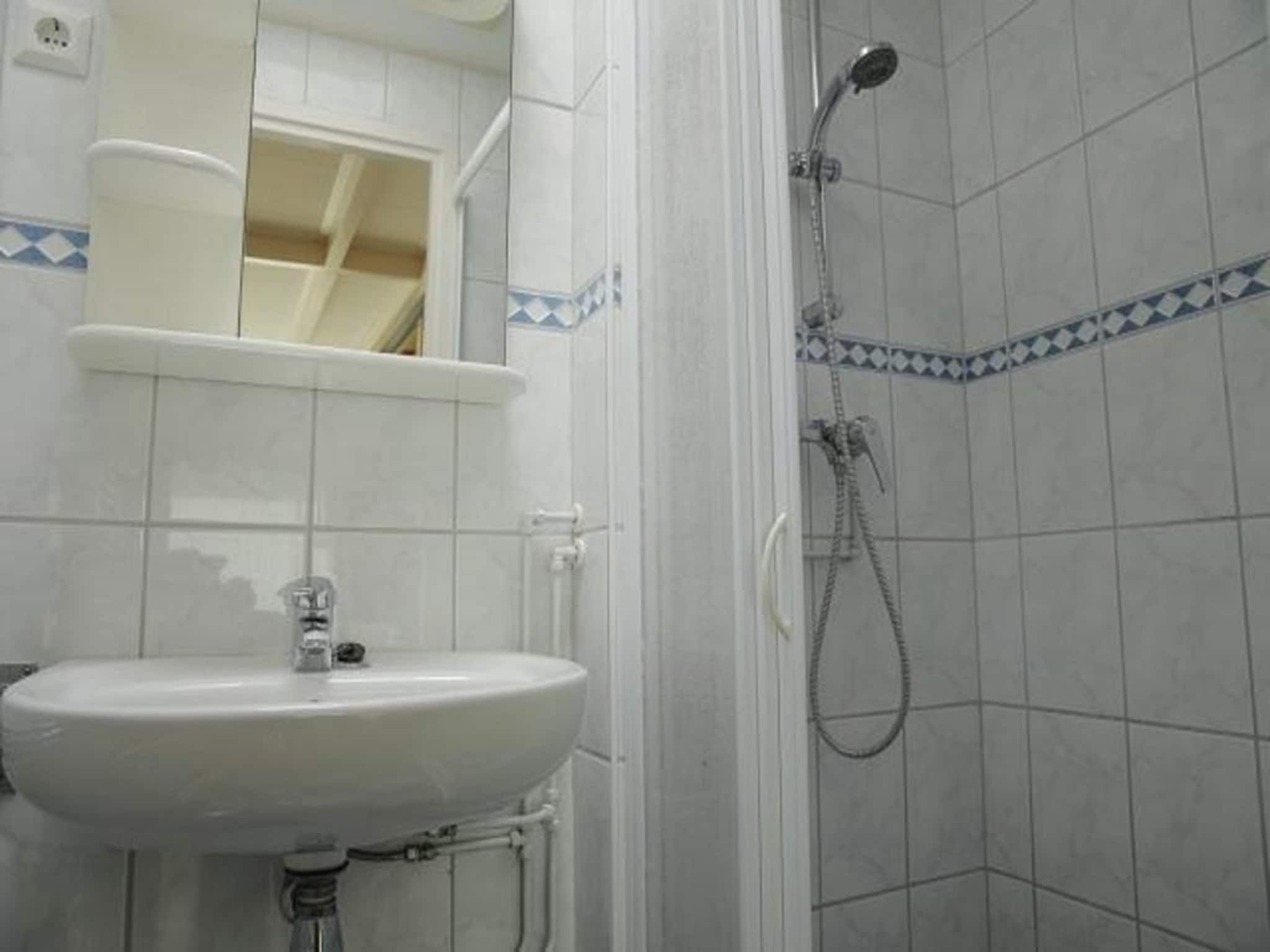 De badkamer van De Schelp 14 in Sint Maartenszee