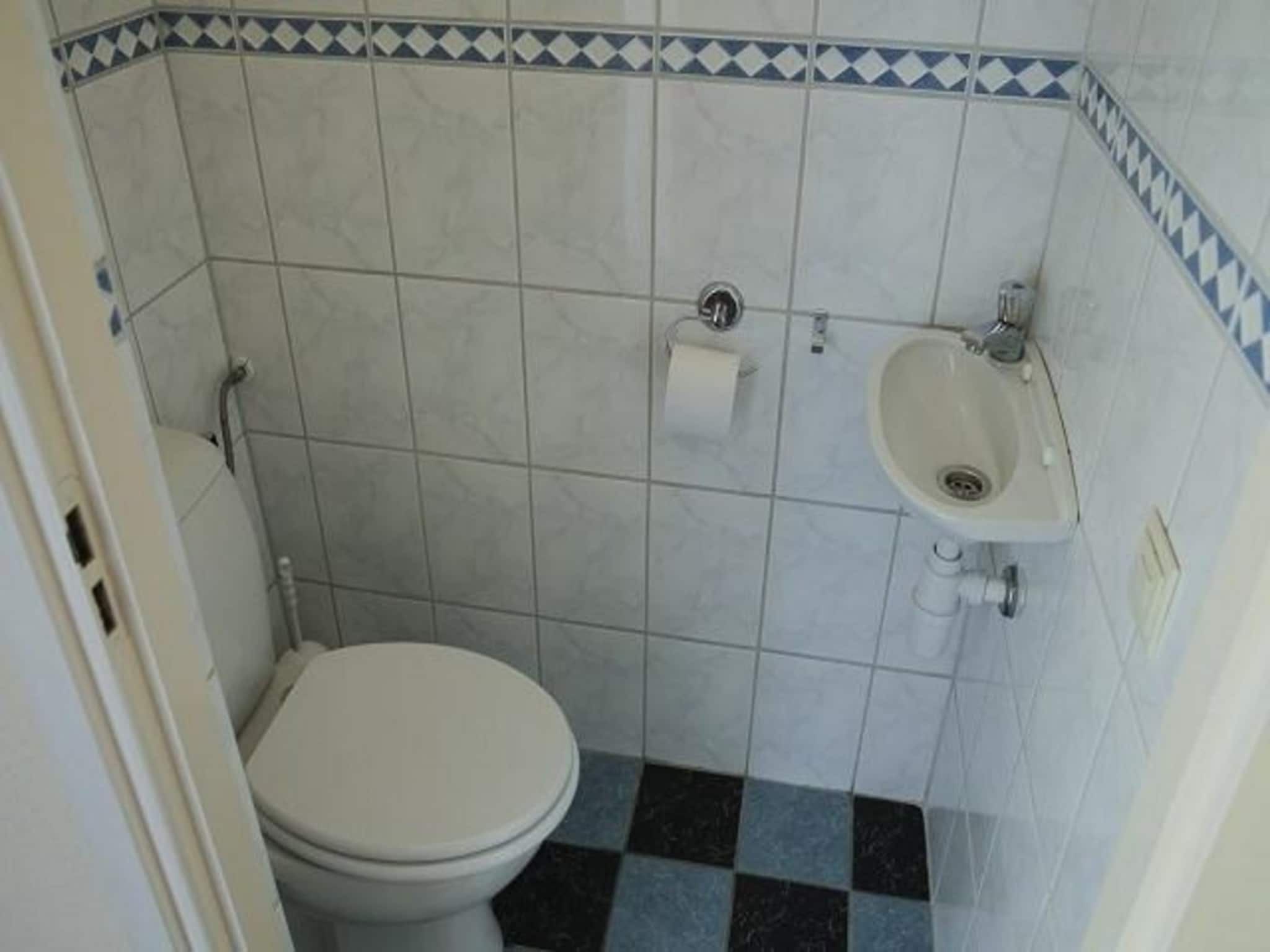 De badkamer van De Schelp 14 in Sint Maartenszee