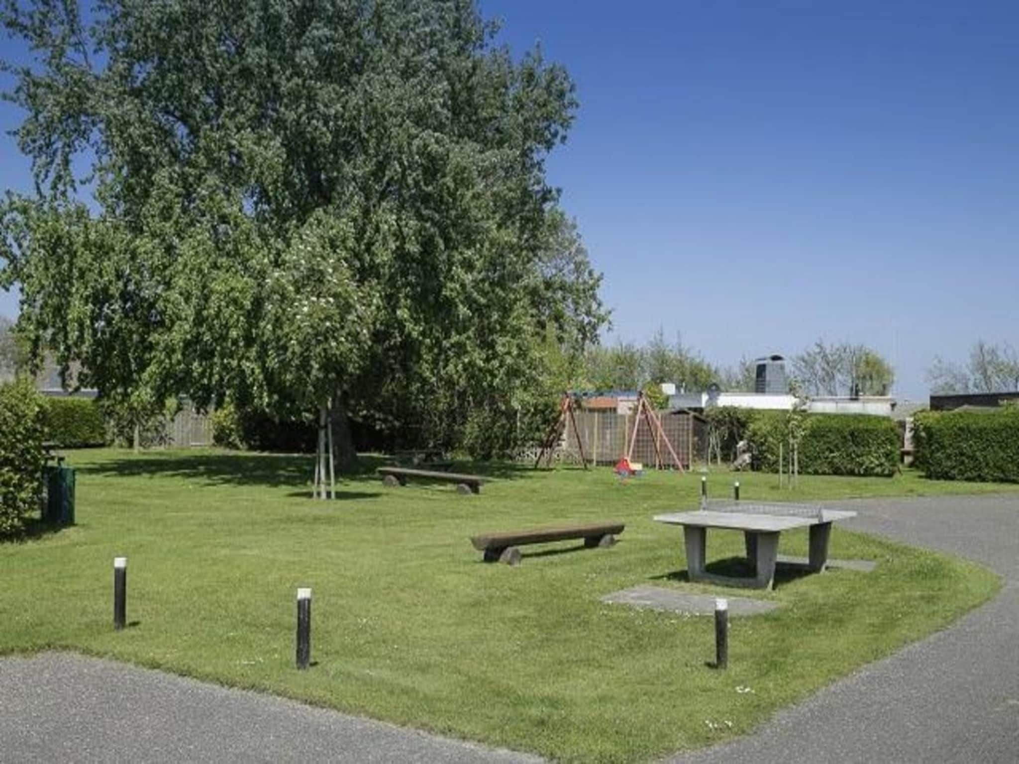 De tuin van De Schelp 14 in Sint Maartenszee