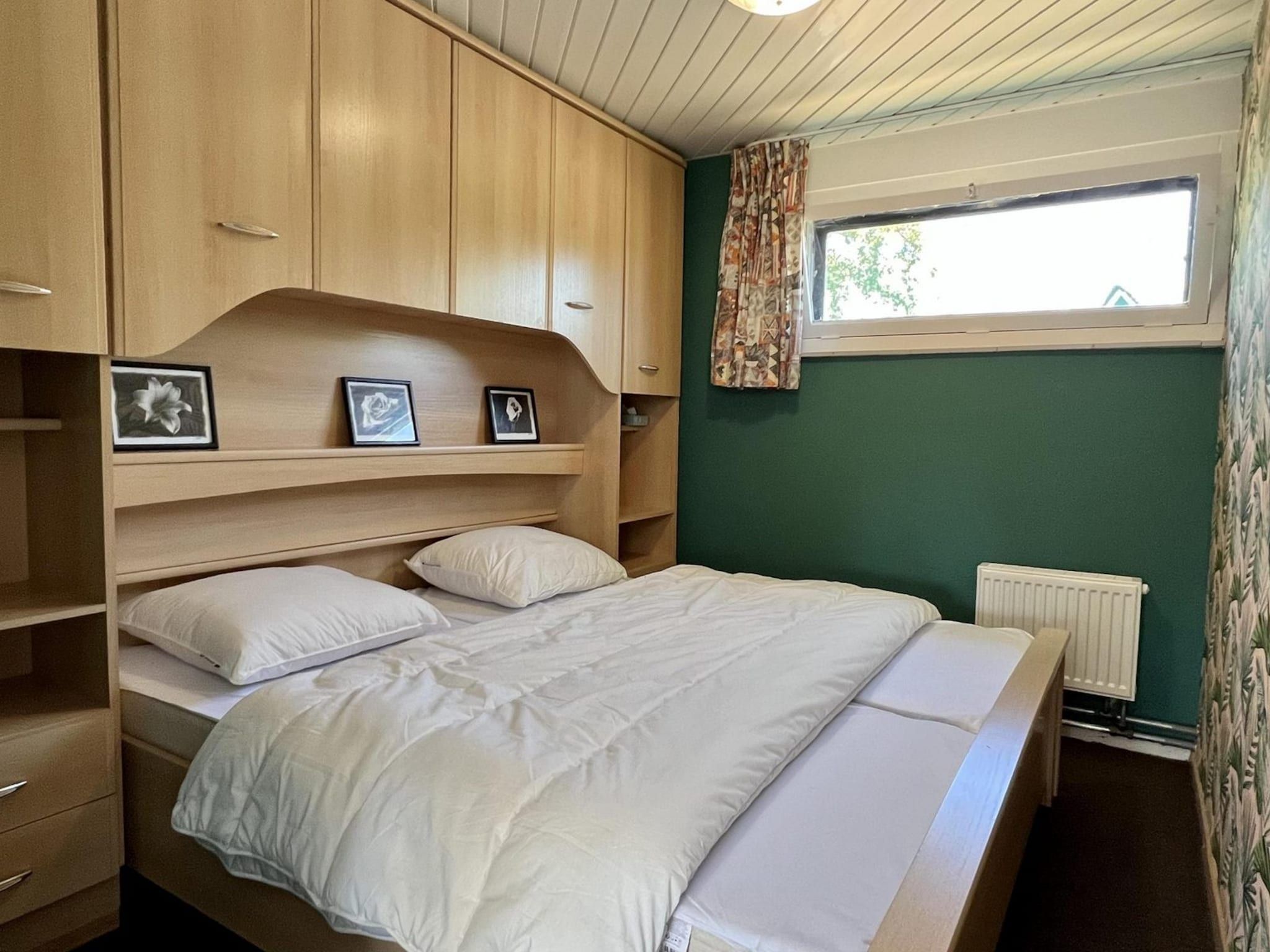 Een slaapkamer van De Schelp 21 in Sint Maartenszee