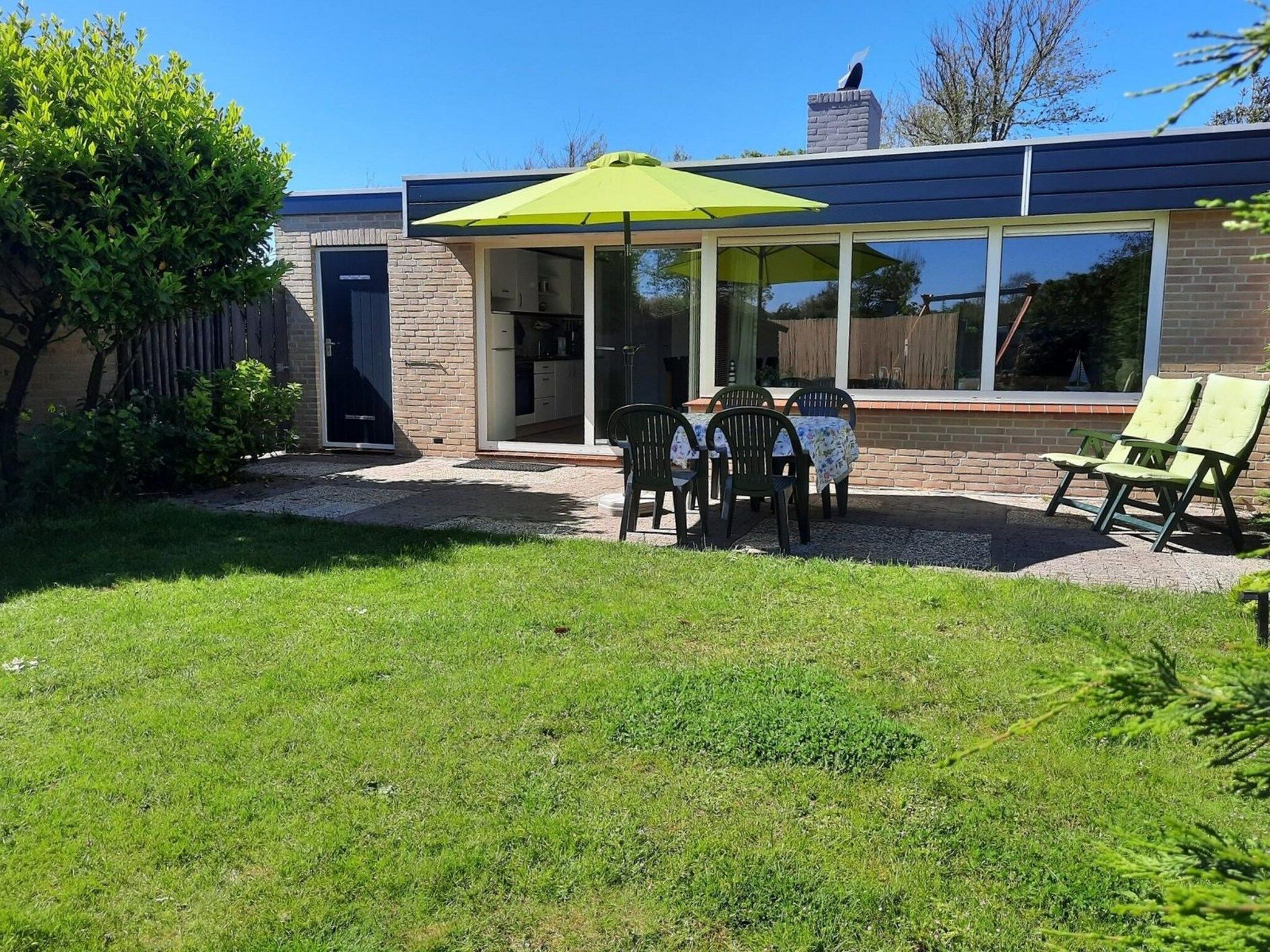 De buitenkant van De Schelp 26 in Sint Maartenszee