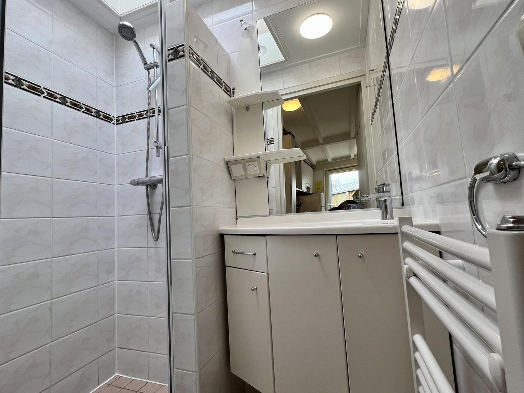 De badkamer van De Schelp 26 in Sint Maartenszee