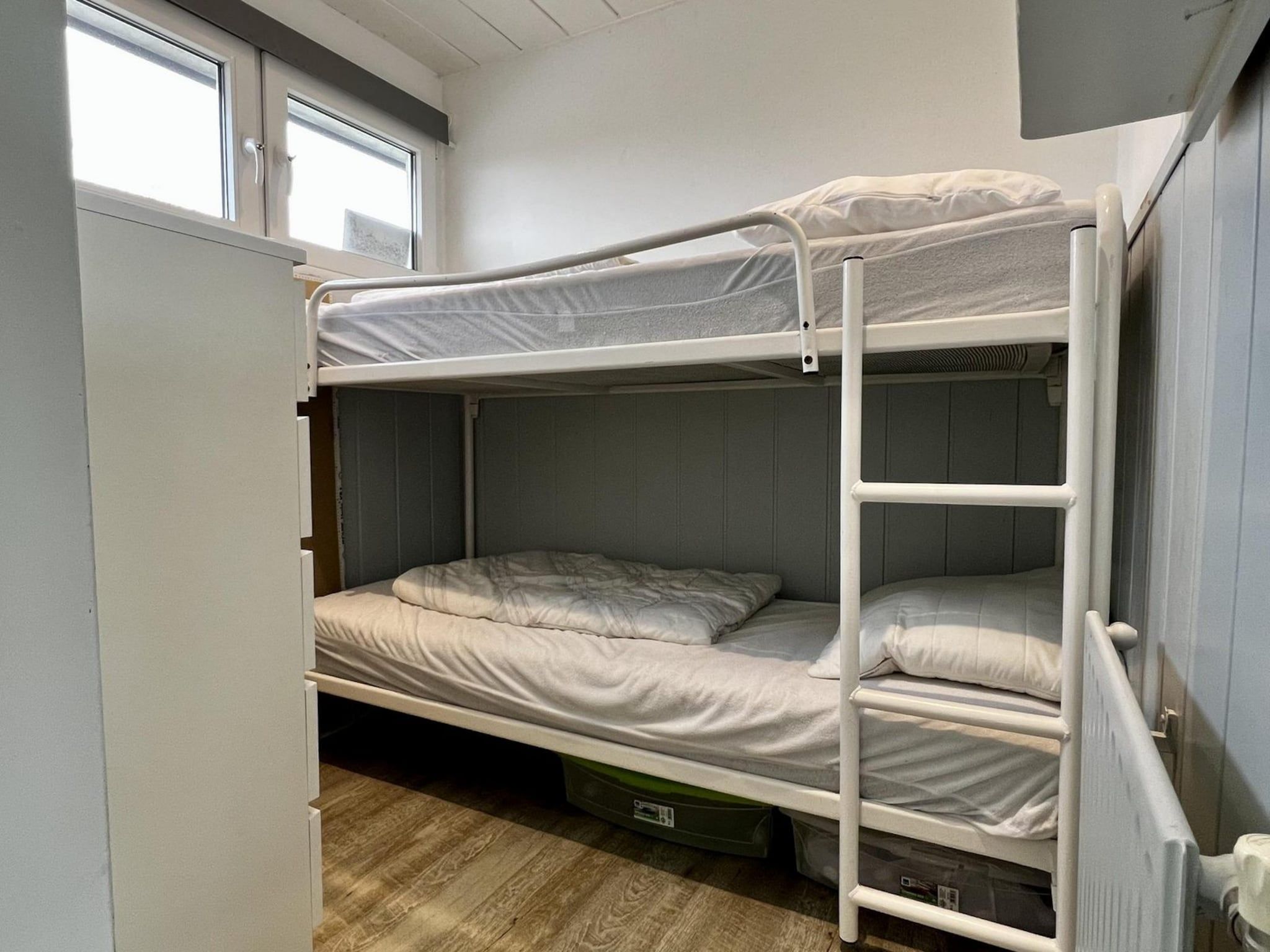 Een slaapkamer van De Schelp 27 in Sint Maartenszee
