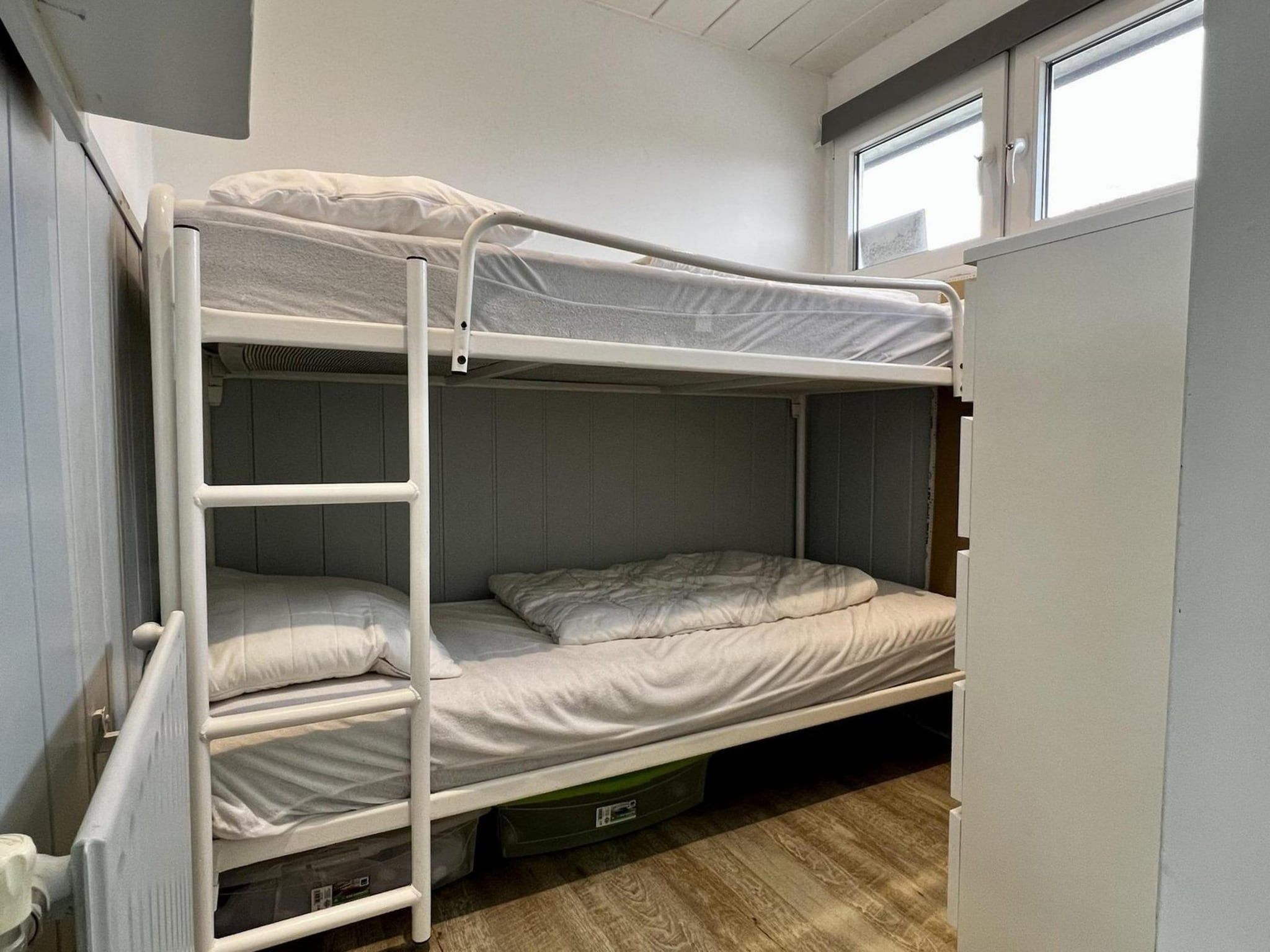 Een slaapkamer van De Schelp 27 in Sint Maartenszee
