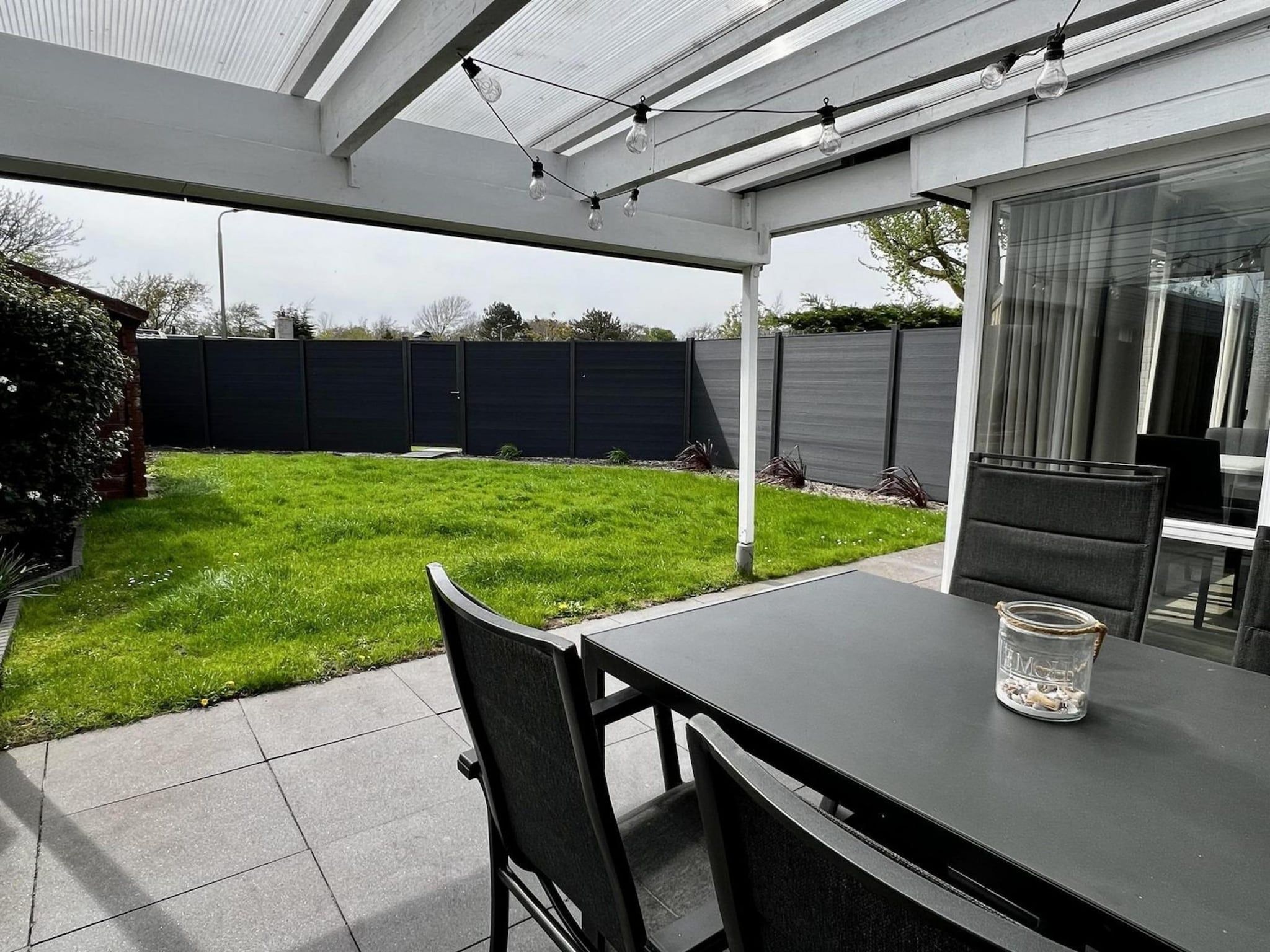 Het terras van De Schelp 27 in Sint Maartenszee