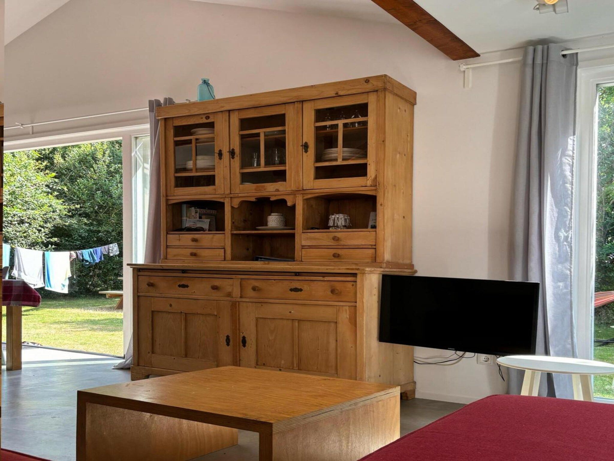 De woonkamer van Eb en Vloed 45 in Sint Maartenszee