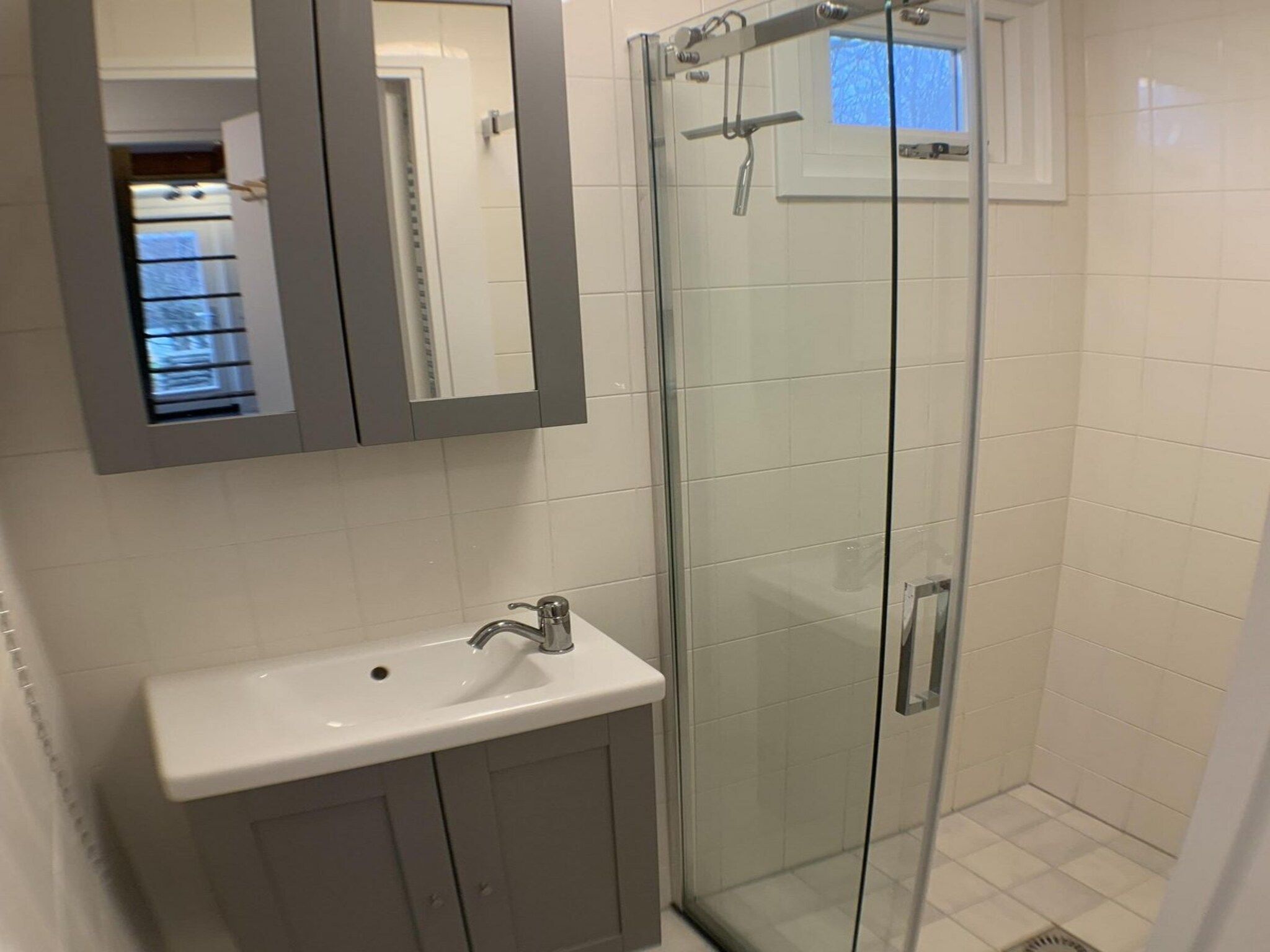 De badkamer van Eb en Vloed 45 in Sint Maartenszee