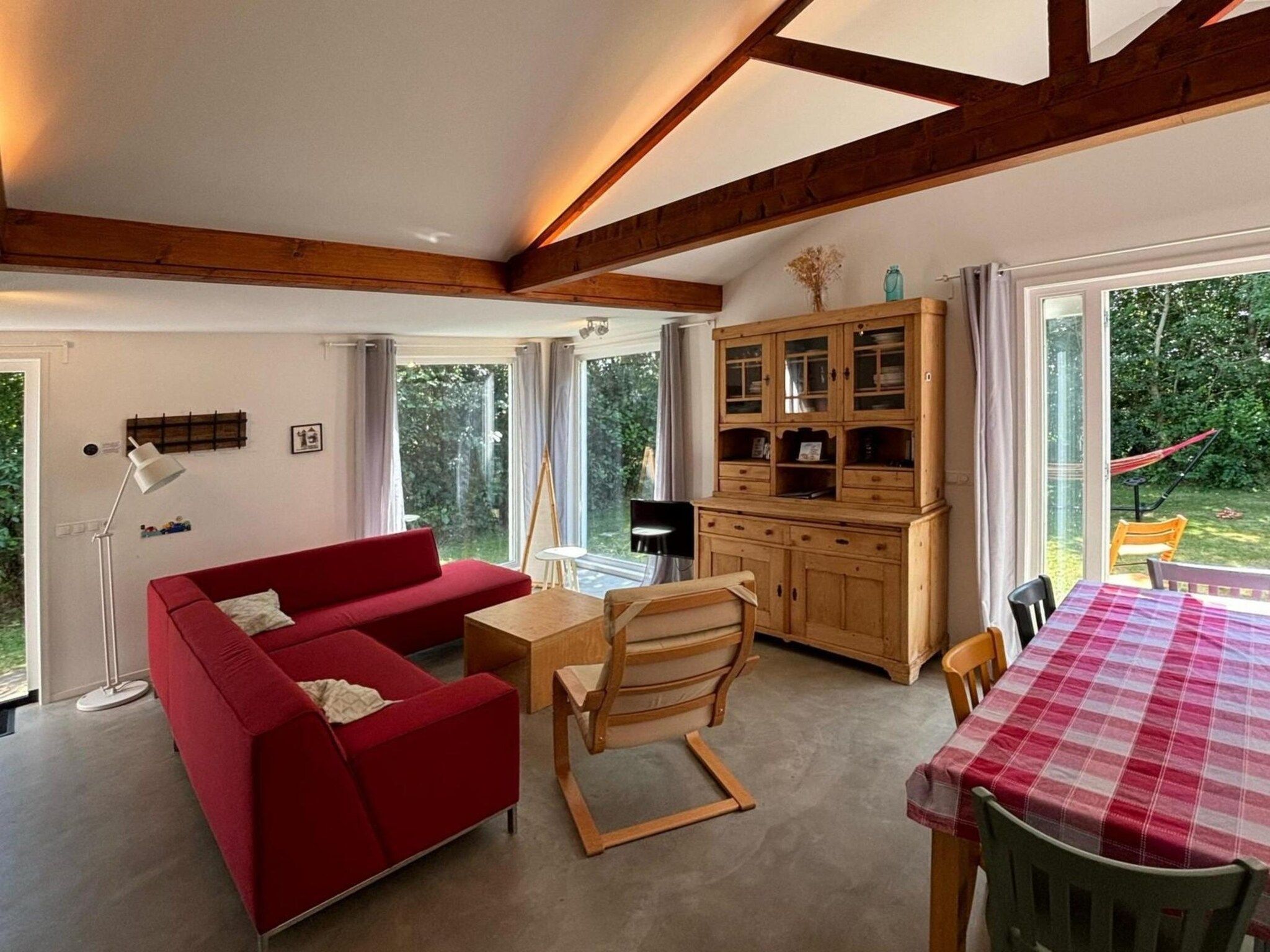 De woonkamer van Eb en Vloed 45 in Sint Maartenszee