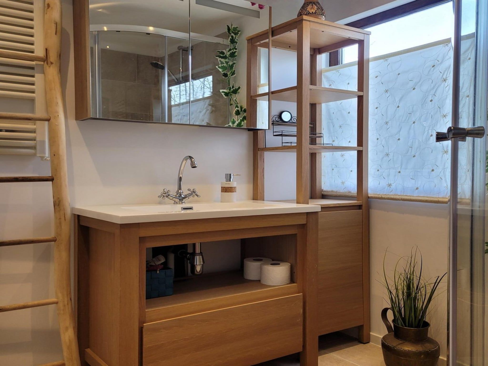 De badkamer van Eb en Vloed 53 in Sint Maartenszee