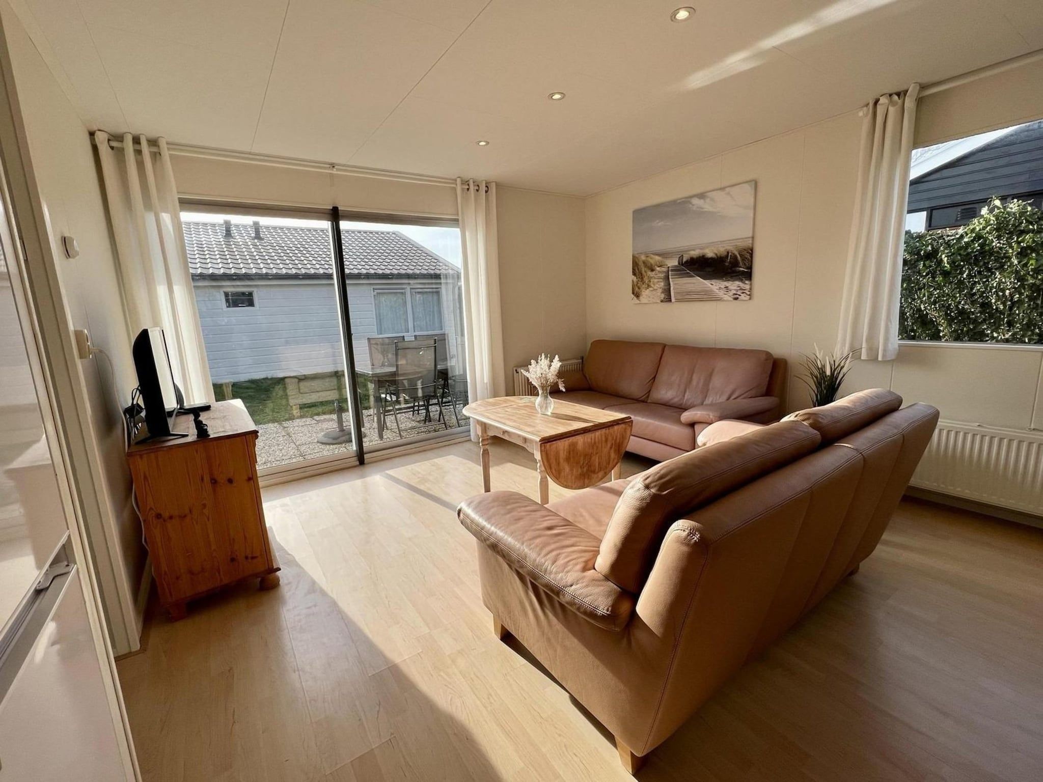 De woonkamer van Eb en Vloed 55 in Sint Maartenszee