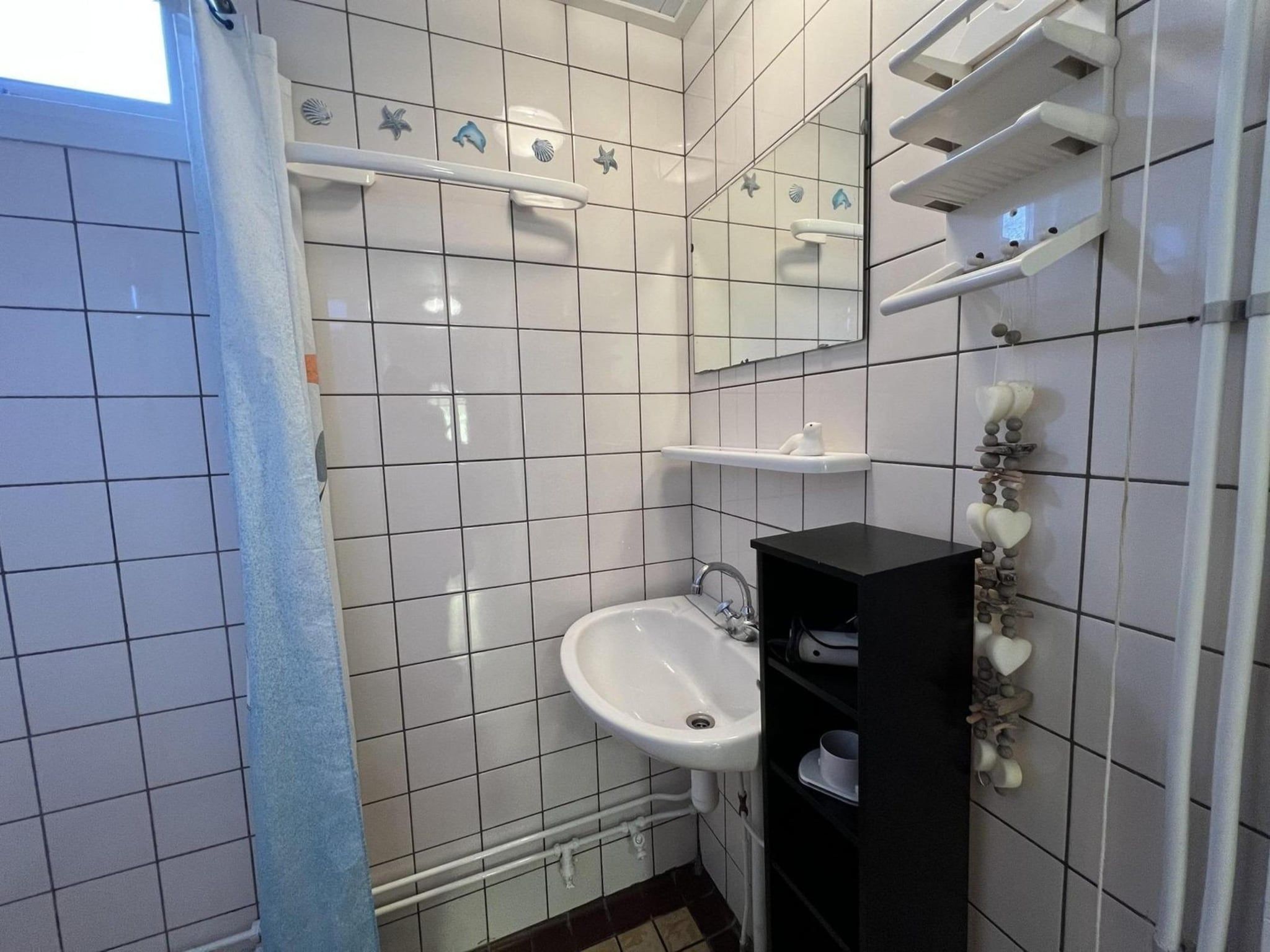 De badkamer van Eb en Vloed 55 in Sint Maartenszee