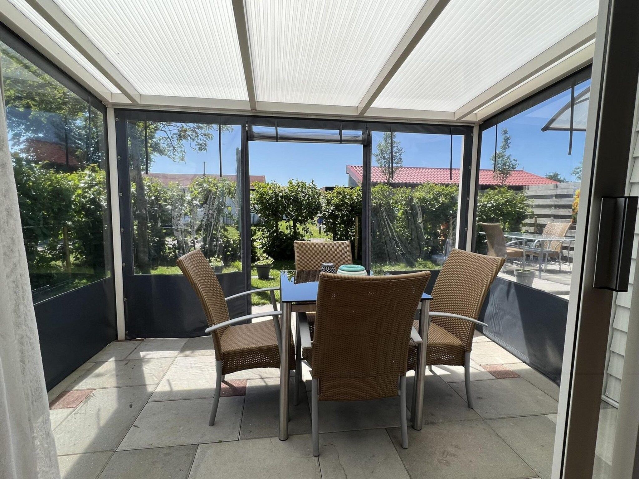 Het terras van Eb en Vloed 58 in Sint Maartenszee