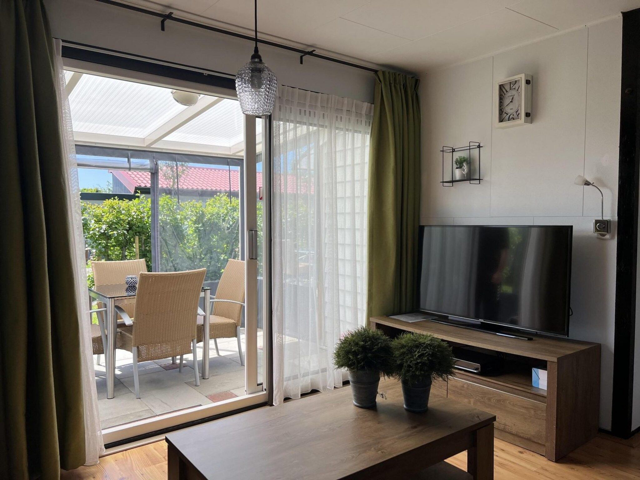 De woonkamer van Eb en Vloed 58 in Sint Maartenszee