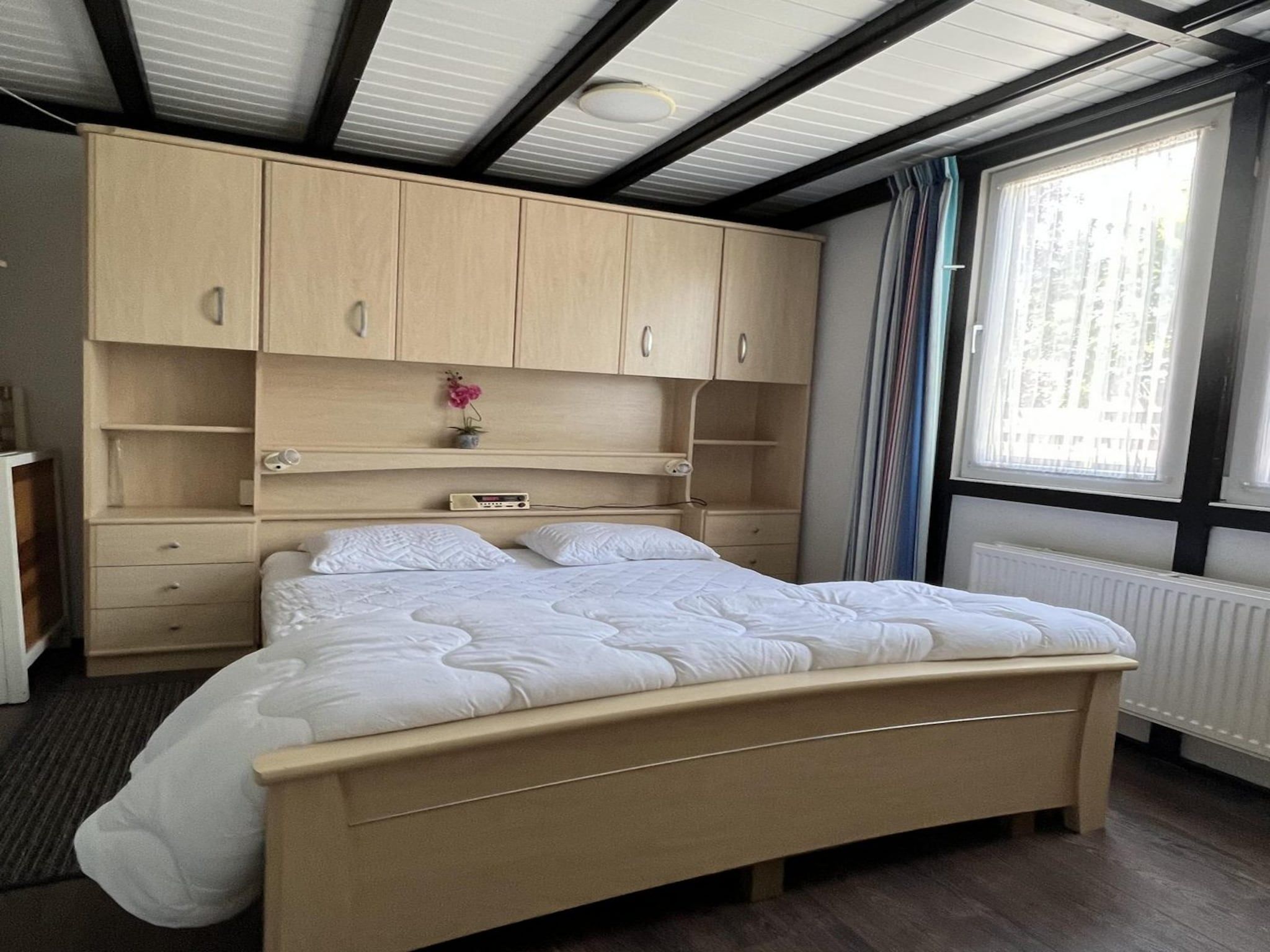 Een slaapkamer van Eb en Vloed 58 in Sint Maartenszee