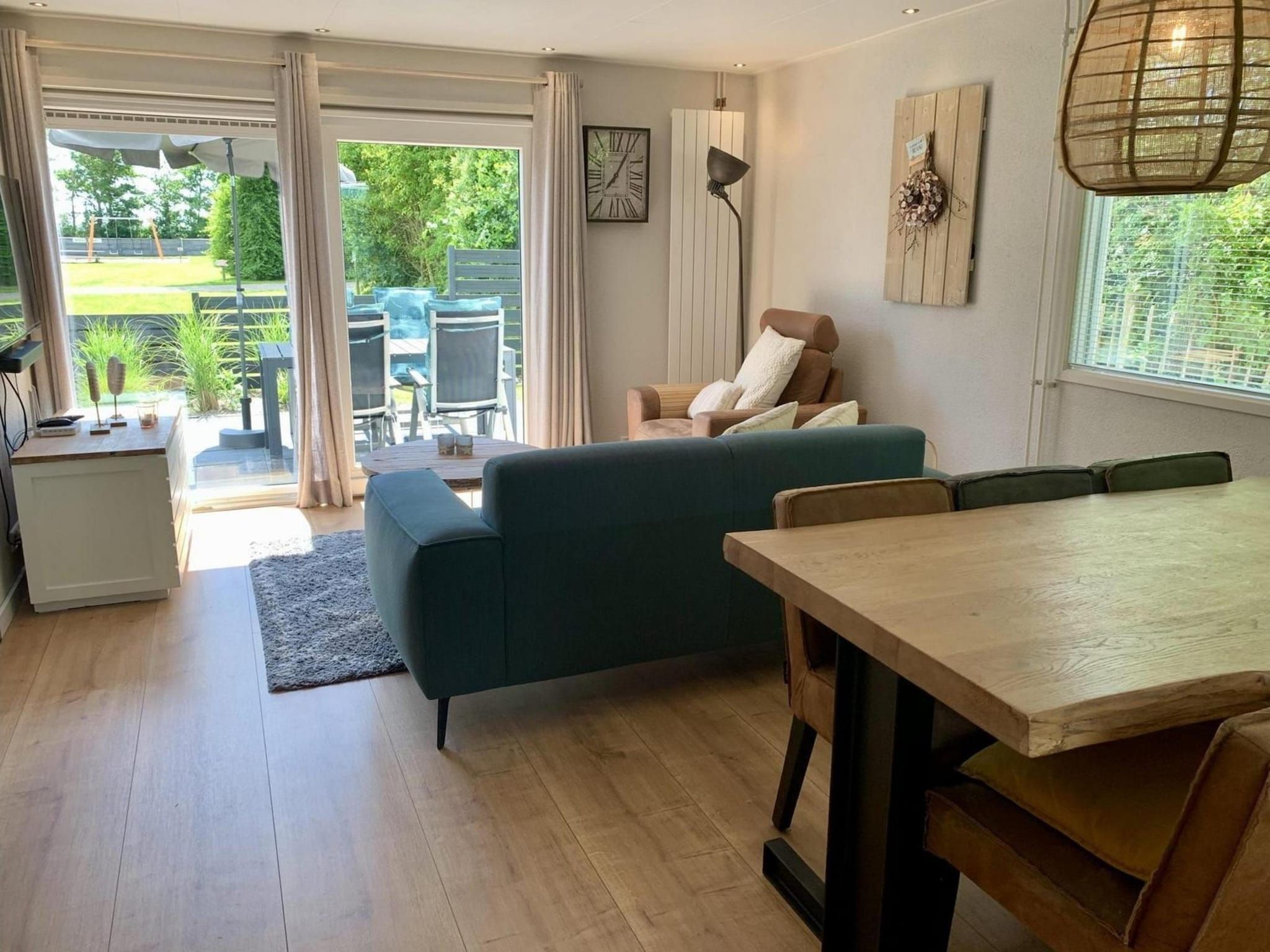 De woonkamer van Eb en Vloed 65 in Sint Maartenszee