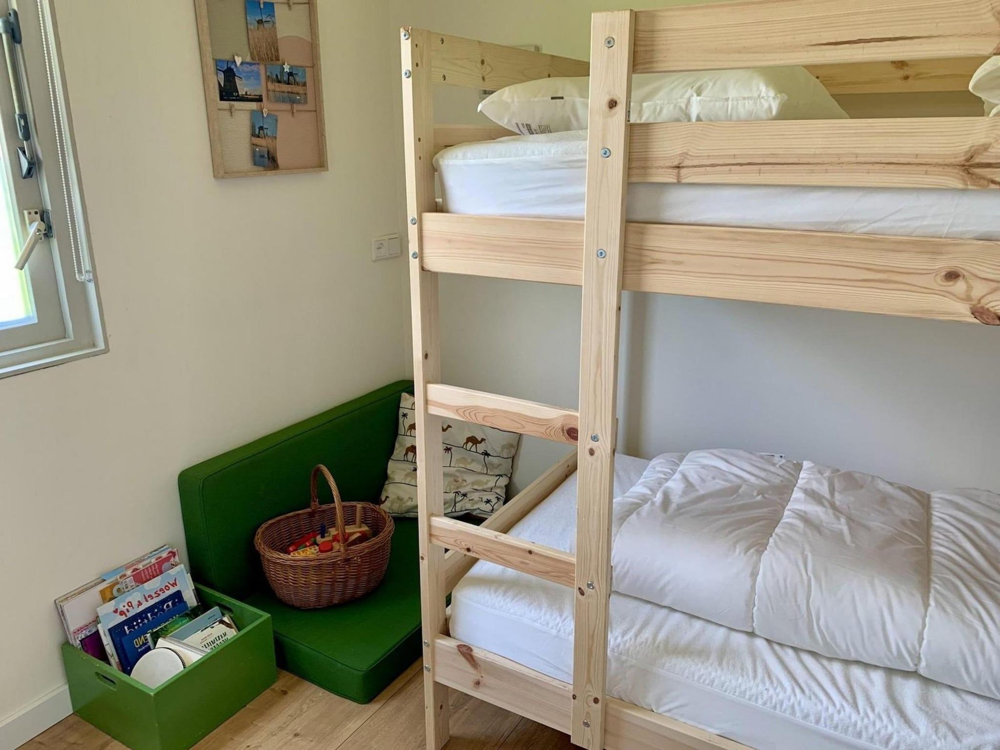 Een slaapkamer van Eb en Vloed 65 in Sint Maartenszee
