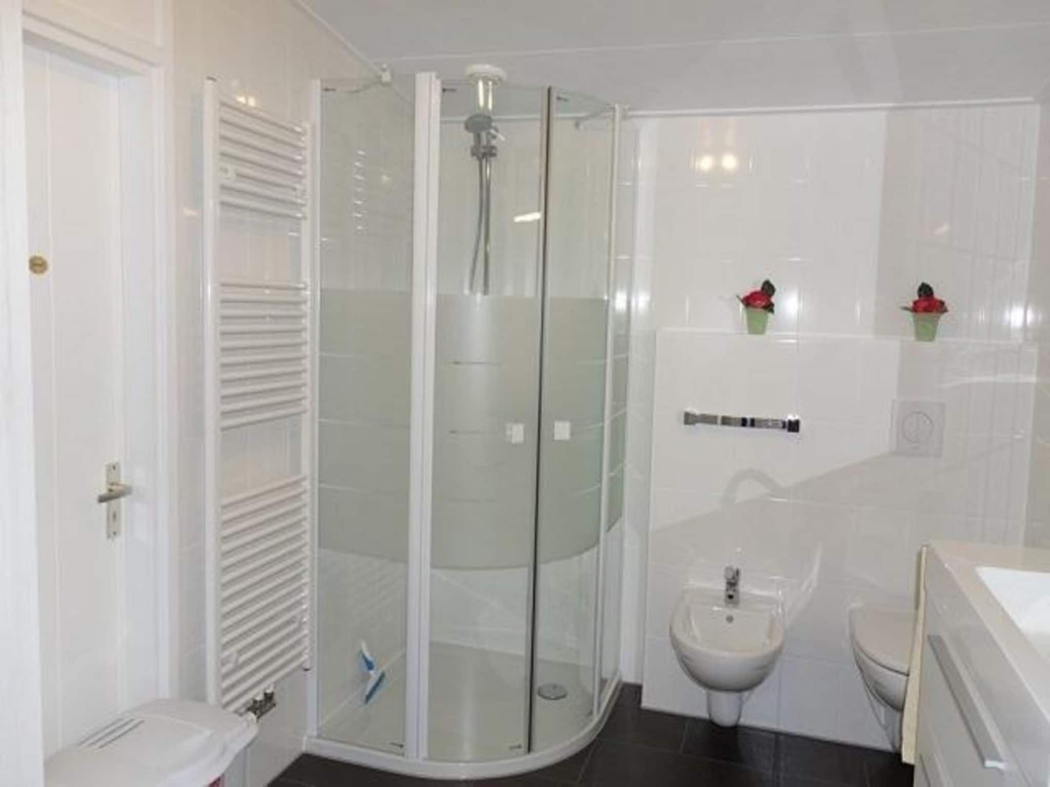 De badkamer van Eureka 032 in Sint Maartenszee