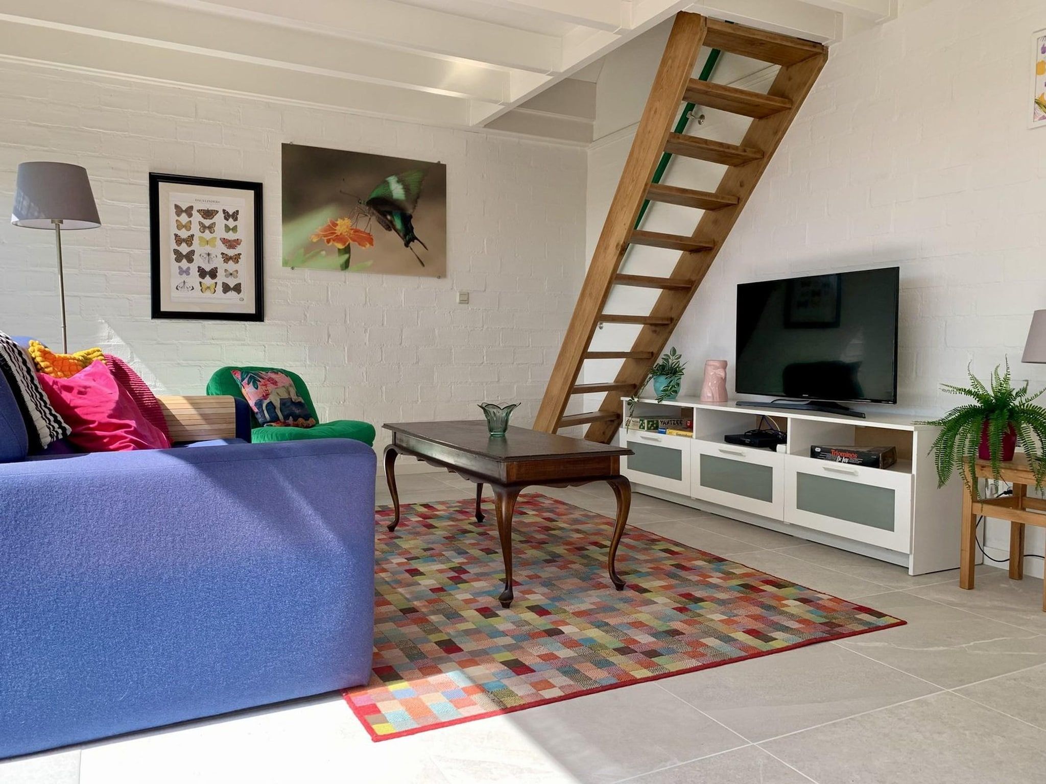 De woonkamer van Gudea 5 in Sint Maartensbrug