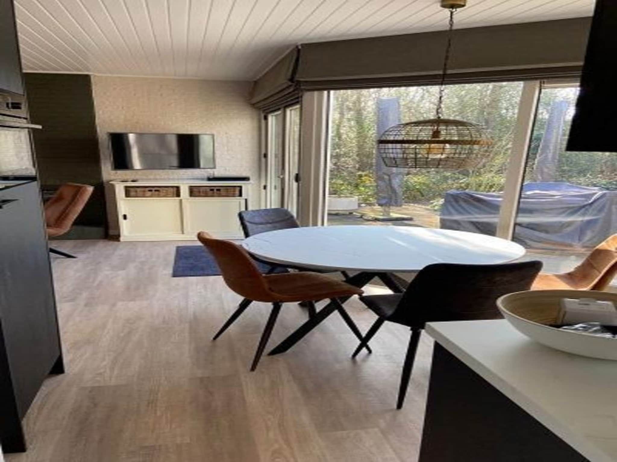 De eetkamer van Kloosterbos 4 in Sint Maartensbrug