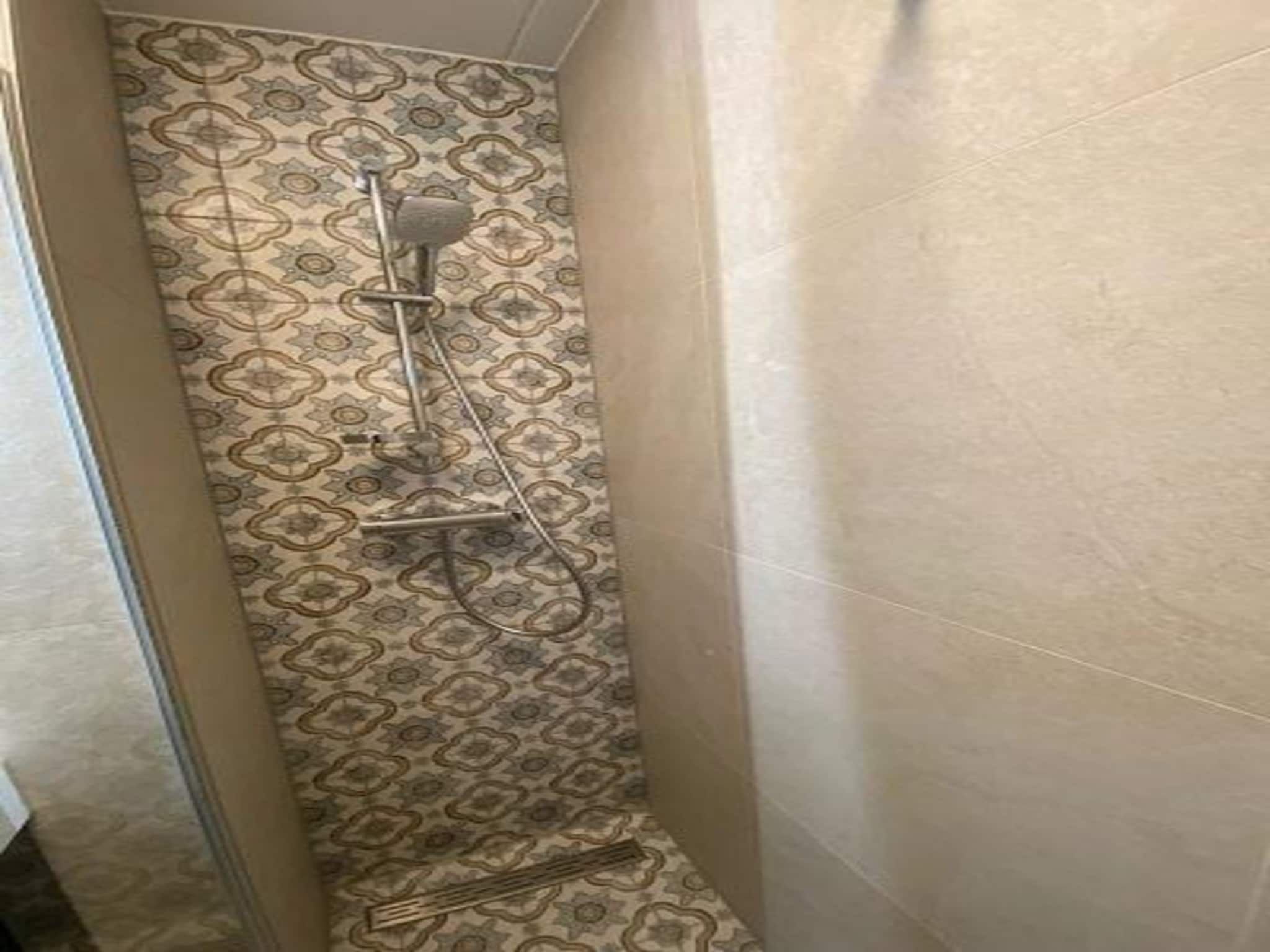 De badkamer van Kloosterbos 4 in Sint Maartensbrug