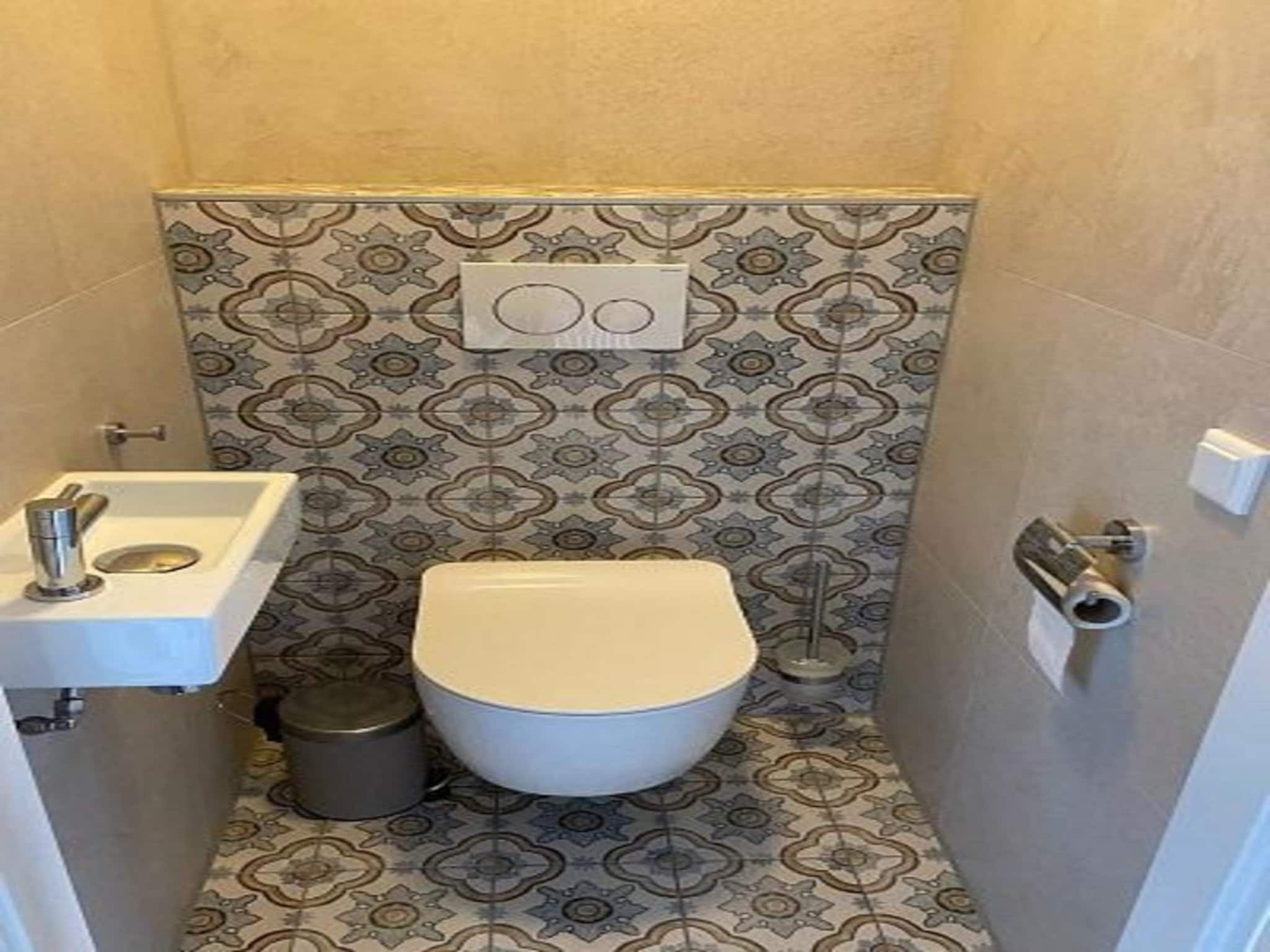 De badkamer van Kloosterbos 4 in Sint Maartensbrug