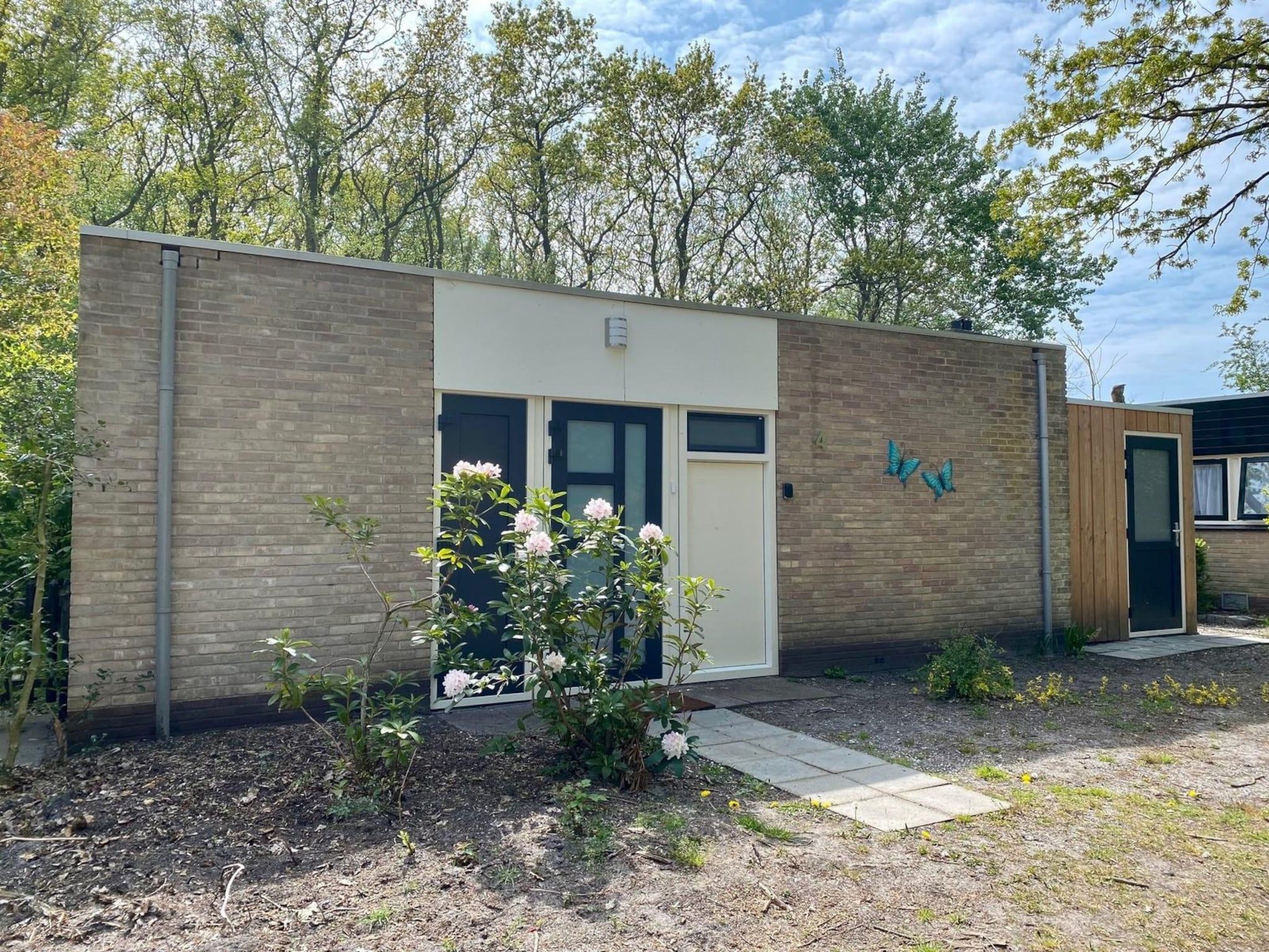 De buitenkant van Kloosterbos 4 in Sint Maartensbrug