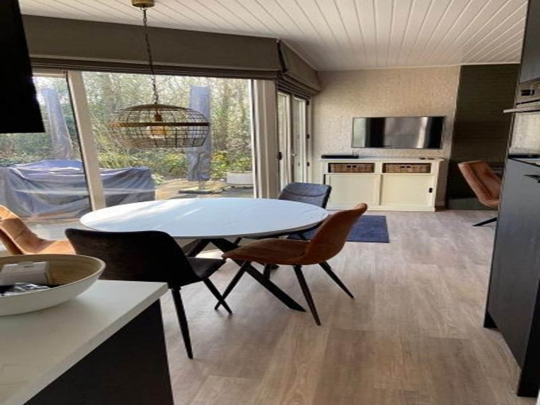 De woonkamer van Kloosterbos 4 in Sint Maartensbrug