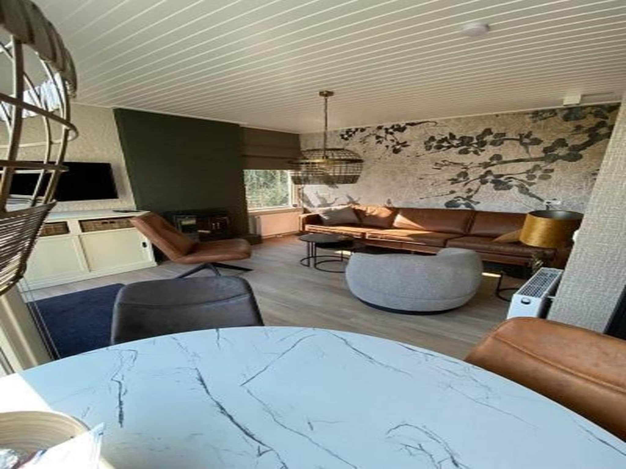 De woonkamer van Kloosterbos 4 in Sint Maartensbrug