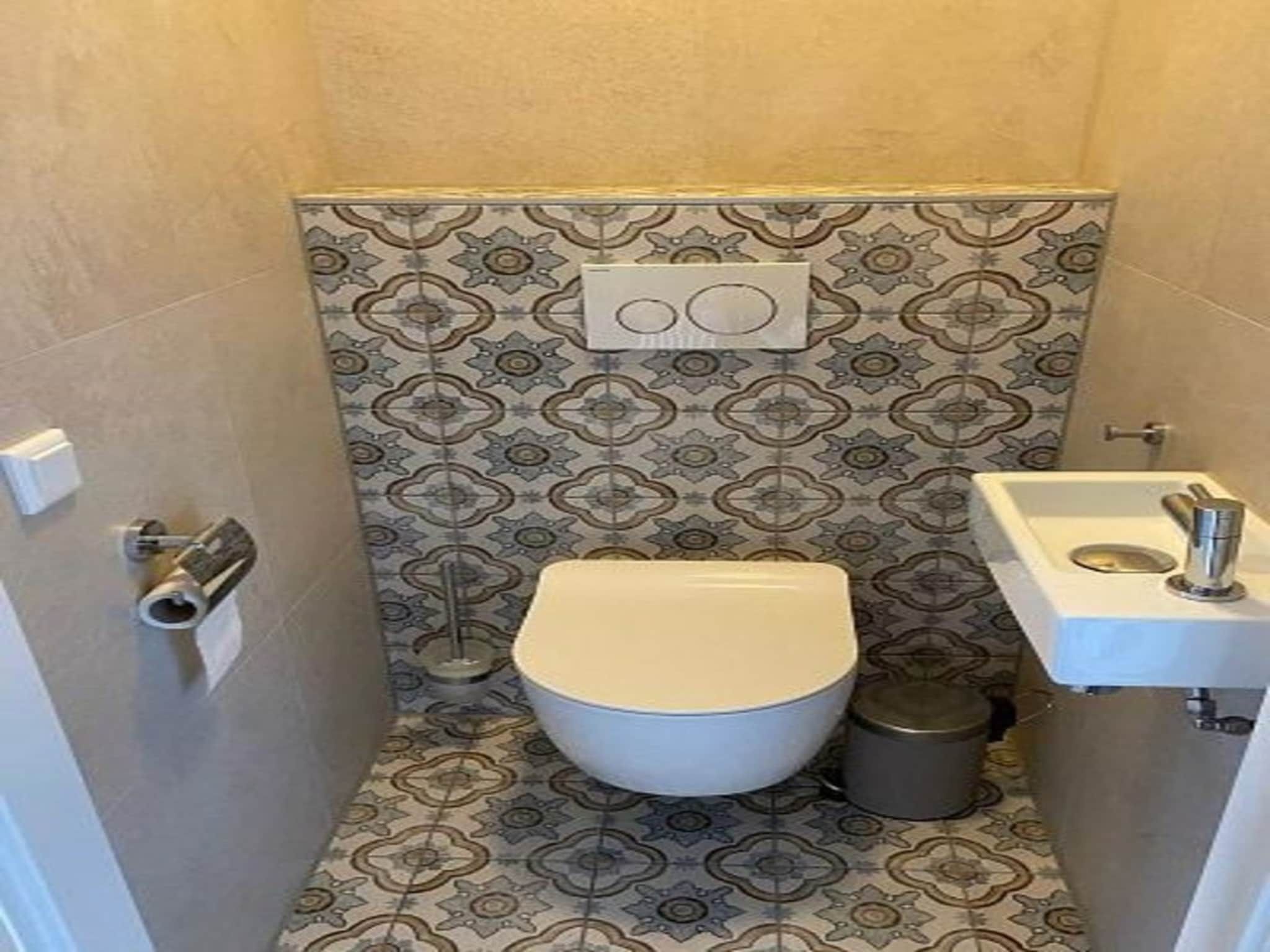 De badkamer van Kloosterbos 4 in Sint Maartensbrug