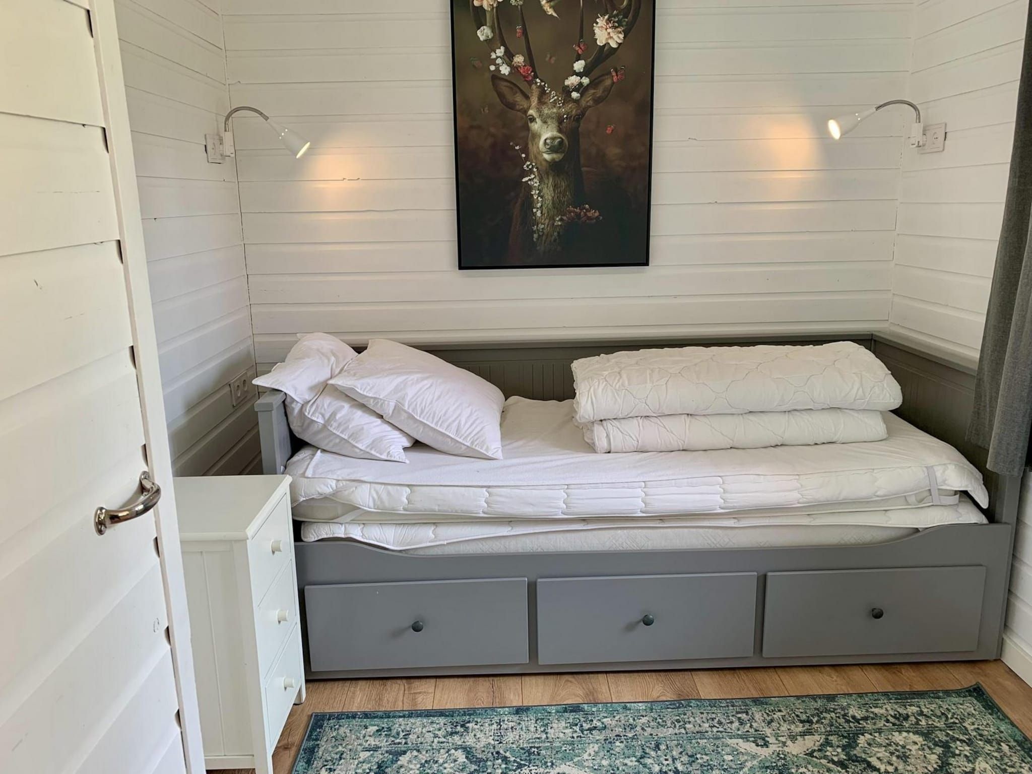 Een slaapkamer van Eureka 34 in Sint Maartensvlotbrug