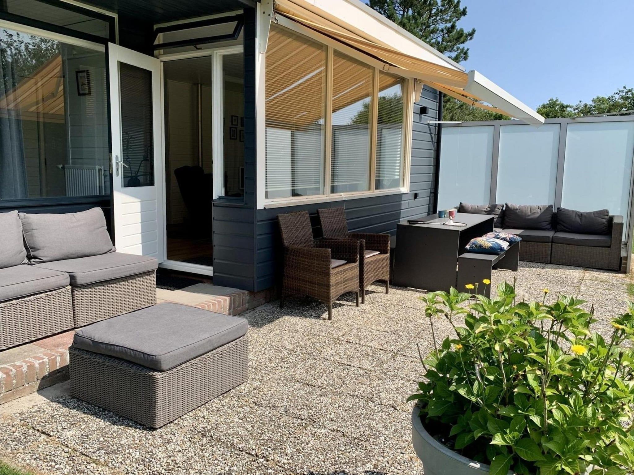 Het terras van Eureka 34 in Sint Maartensvlotbrug