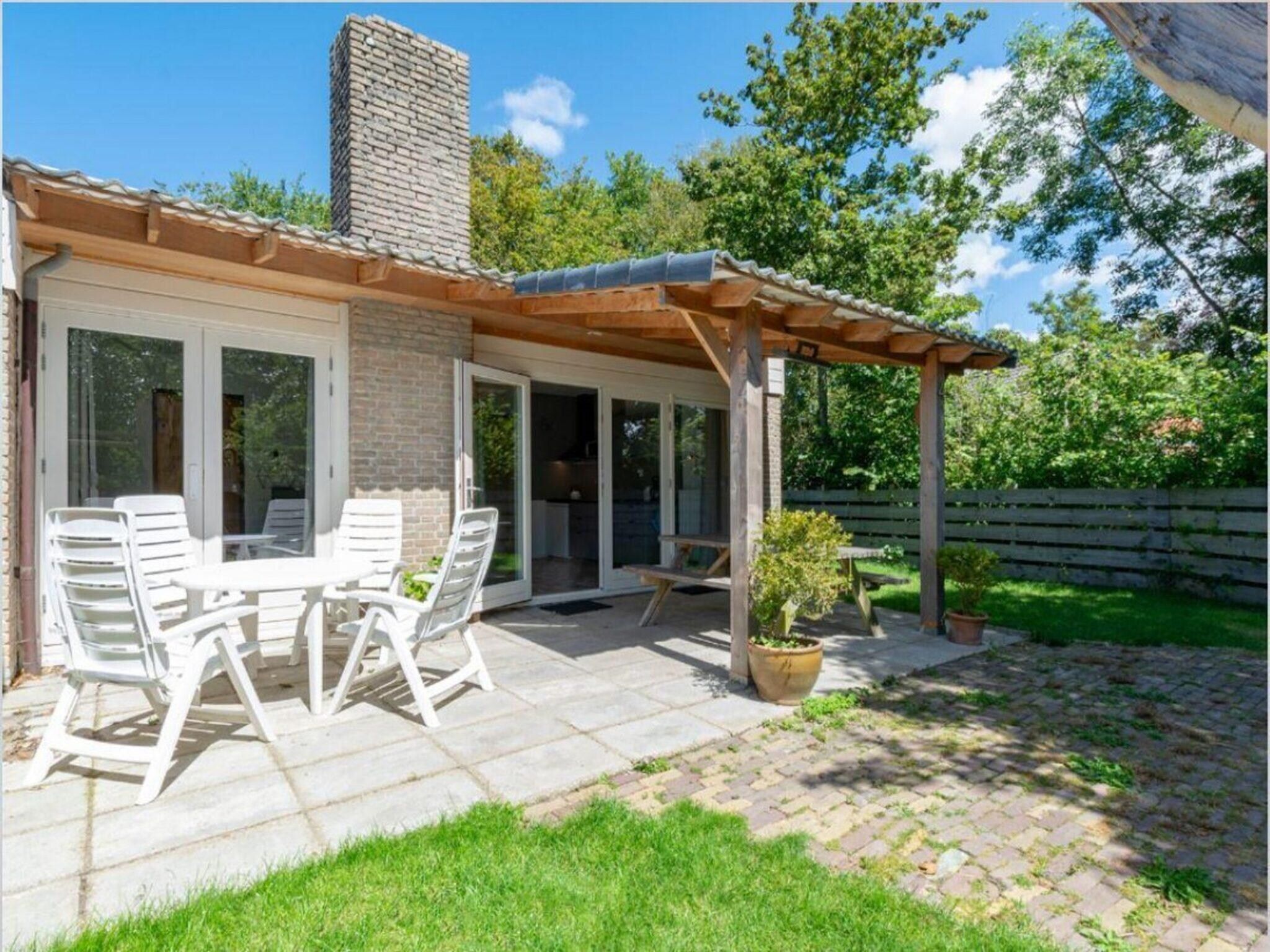 Het terras van Ruyghe Hoeck 4 in Sint Maartensbrug