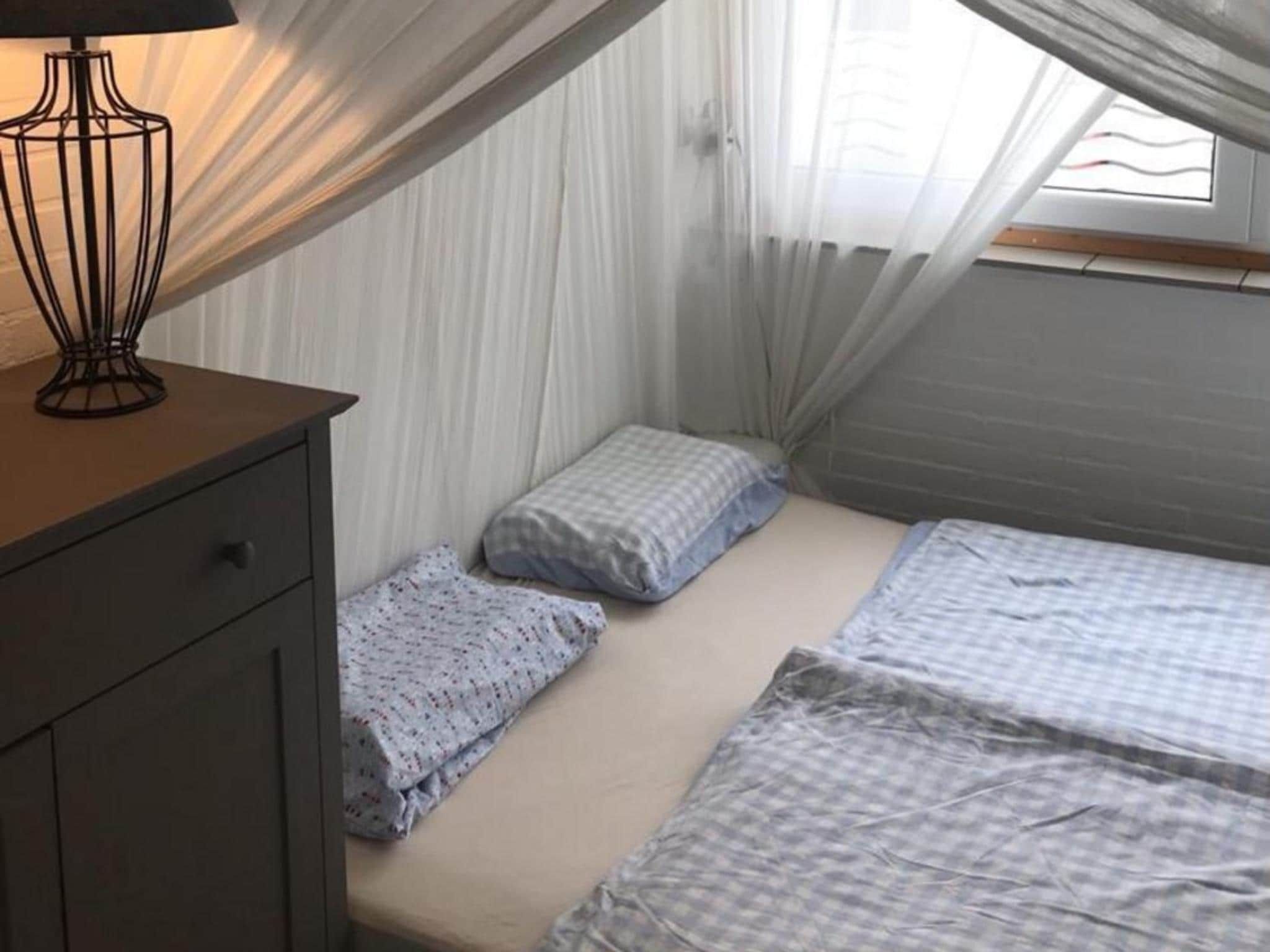 Een slaapkamer van Ruyghe Hoeck 4 in Sint Maartensbrug