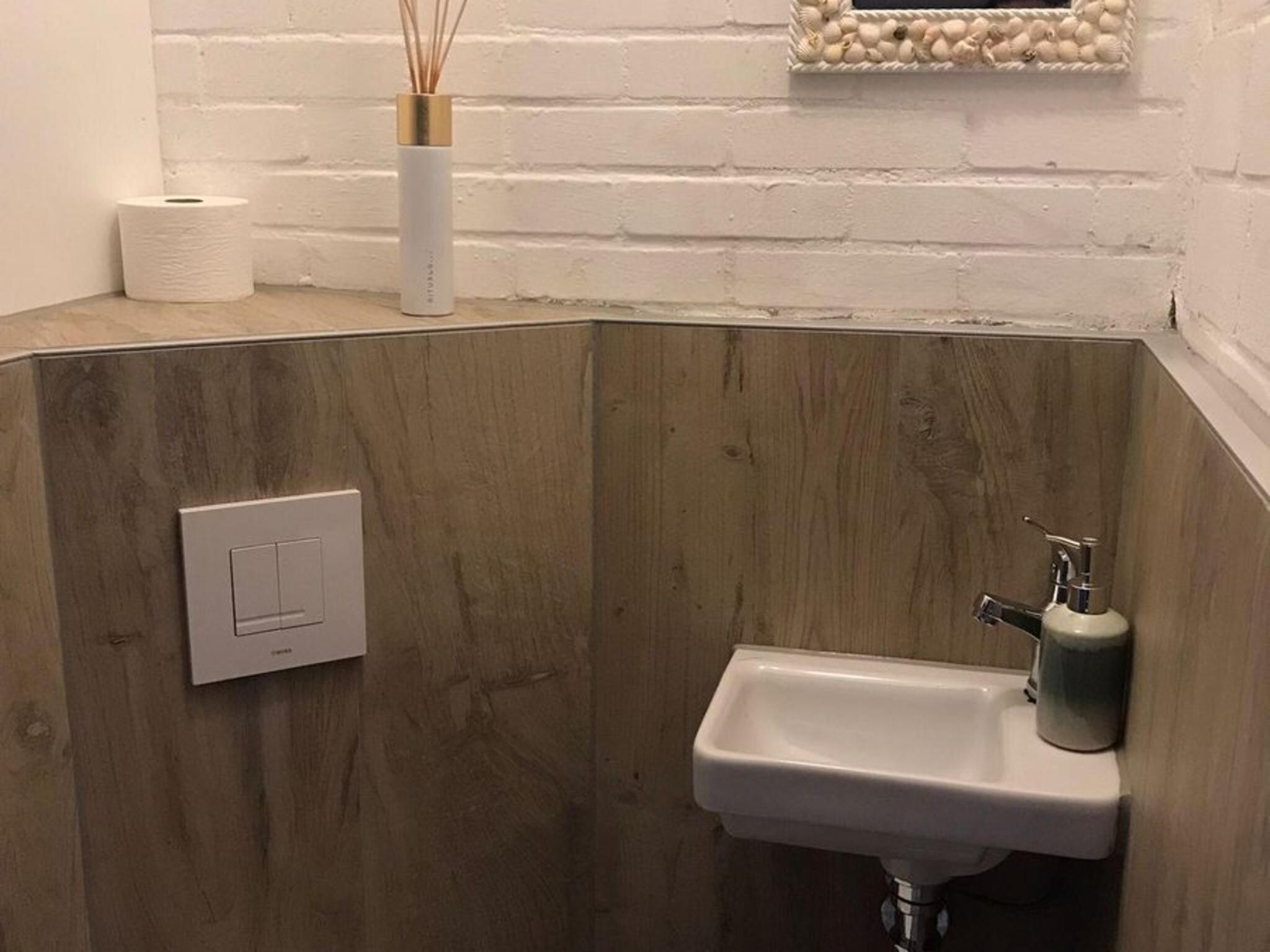 De badkamer van Ruyghe Hoeck 4 in Sint Maartensbrug