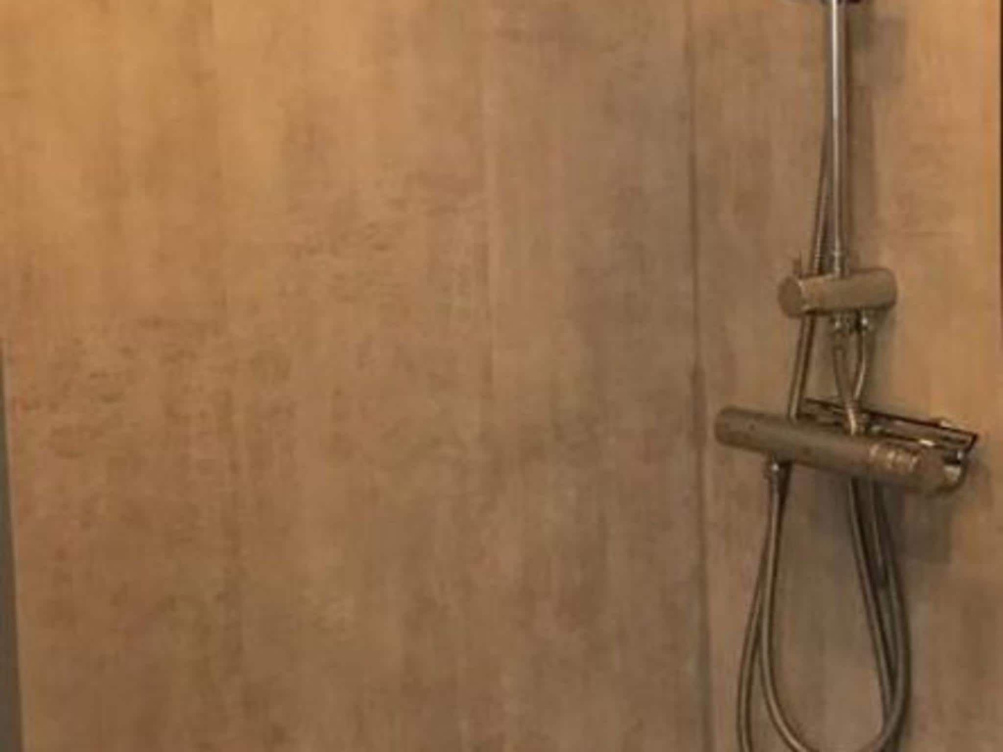 De badkamer van Ruyghe Hoeck 4 in Sint Maartensbrug