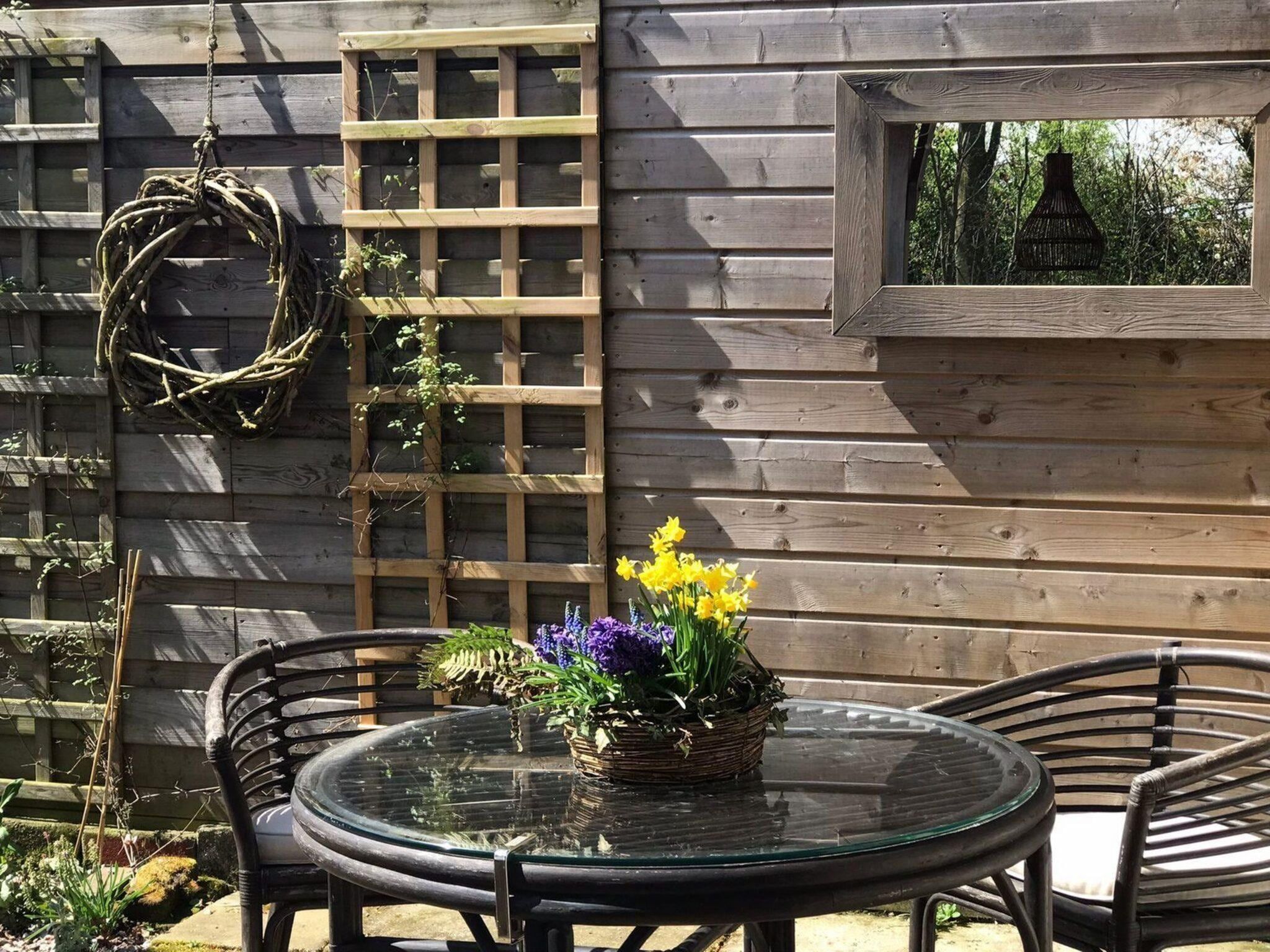 Het terras van Ruyghe Hoeck 4 in Sint Maartensbrug