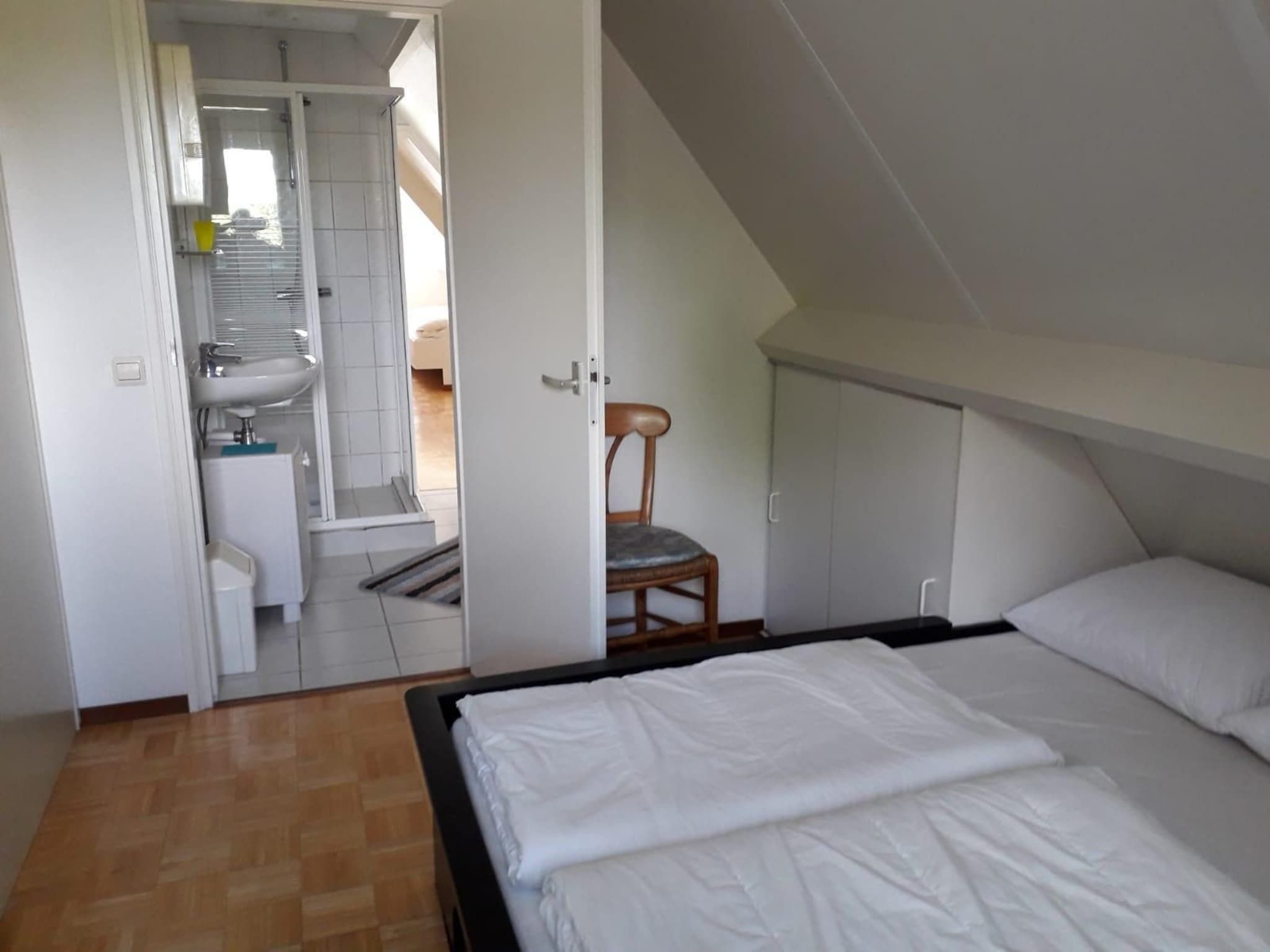 Een slaapkamer van Singel 62 in Petten
