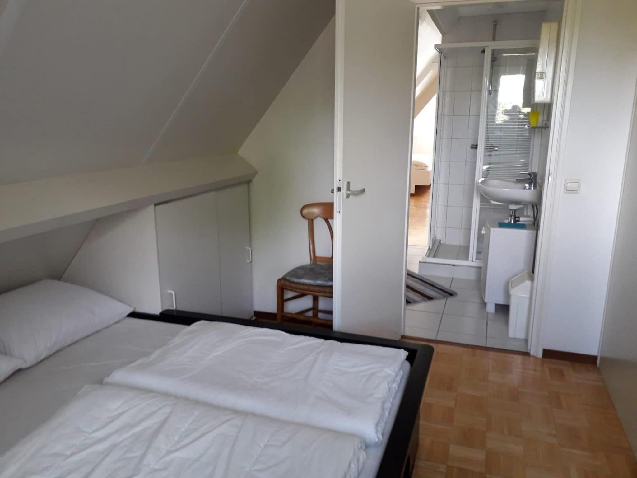 Een slaapkamer van Singel 62 in Petten