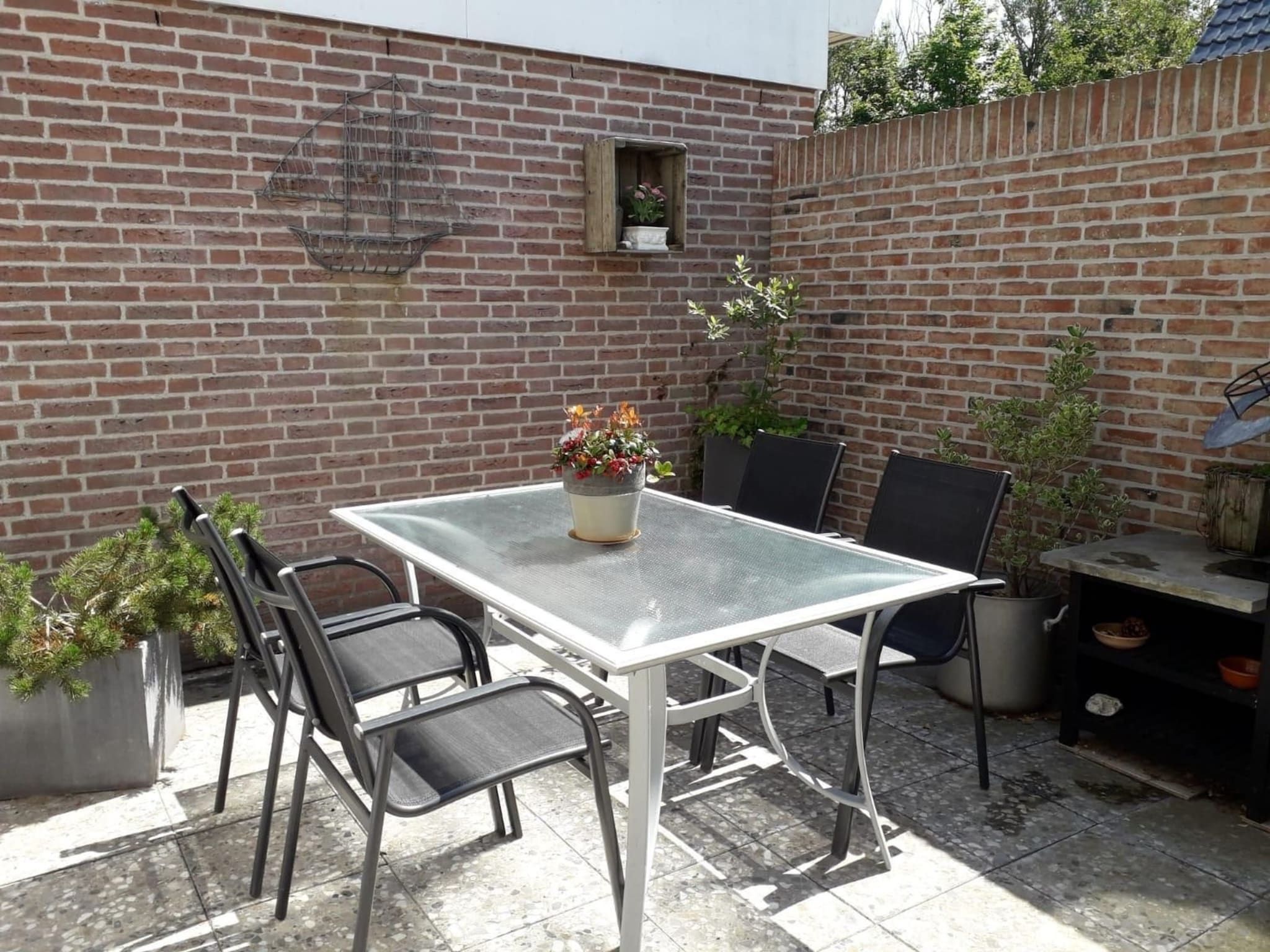 Het terras van Singel 62 in Petten