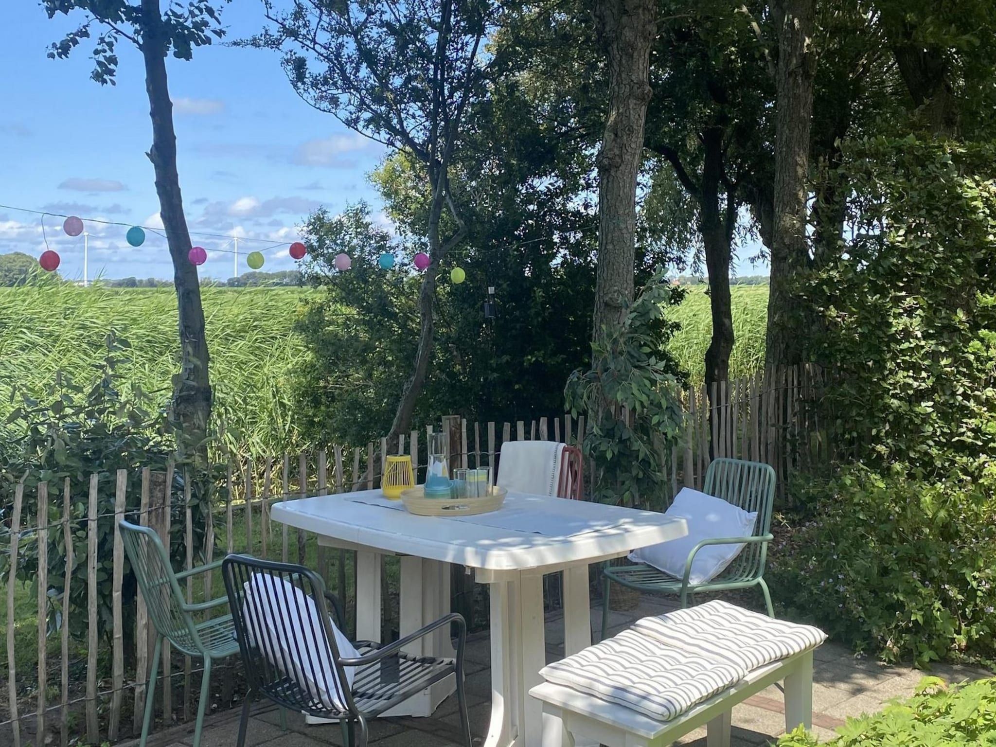 Het terras van Vogelvrij 4 in Burgerbrug