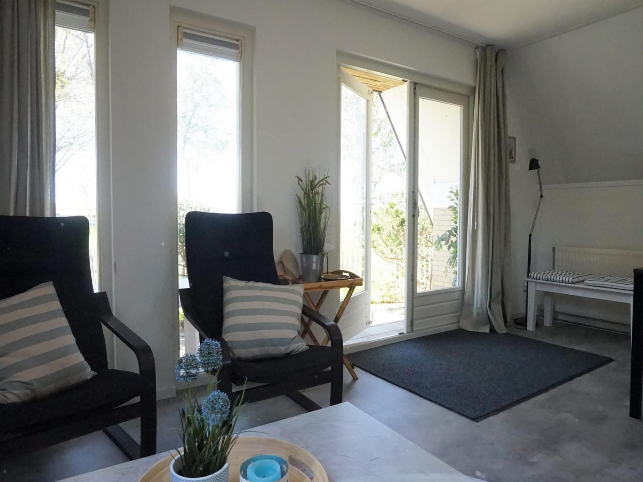 De woonkamer van Vogelvrij 4 in Burgerbrug