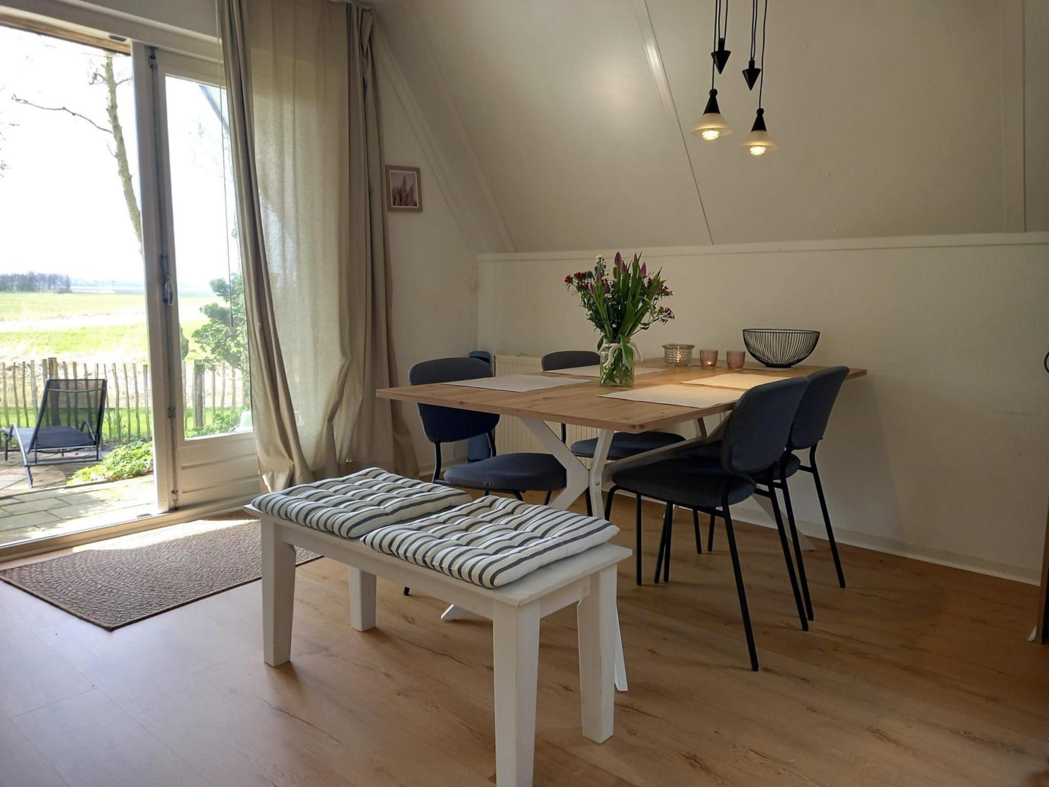 De eetkamer van Vogelvrij 4 in Burgerbrug