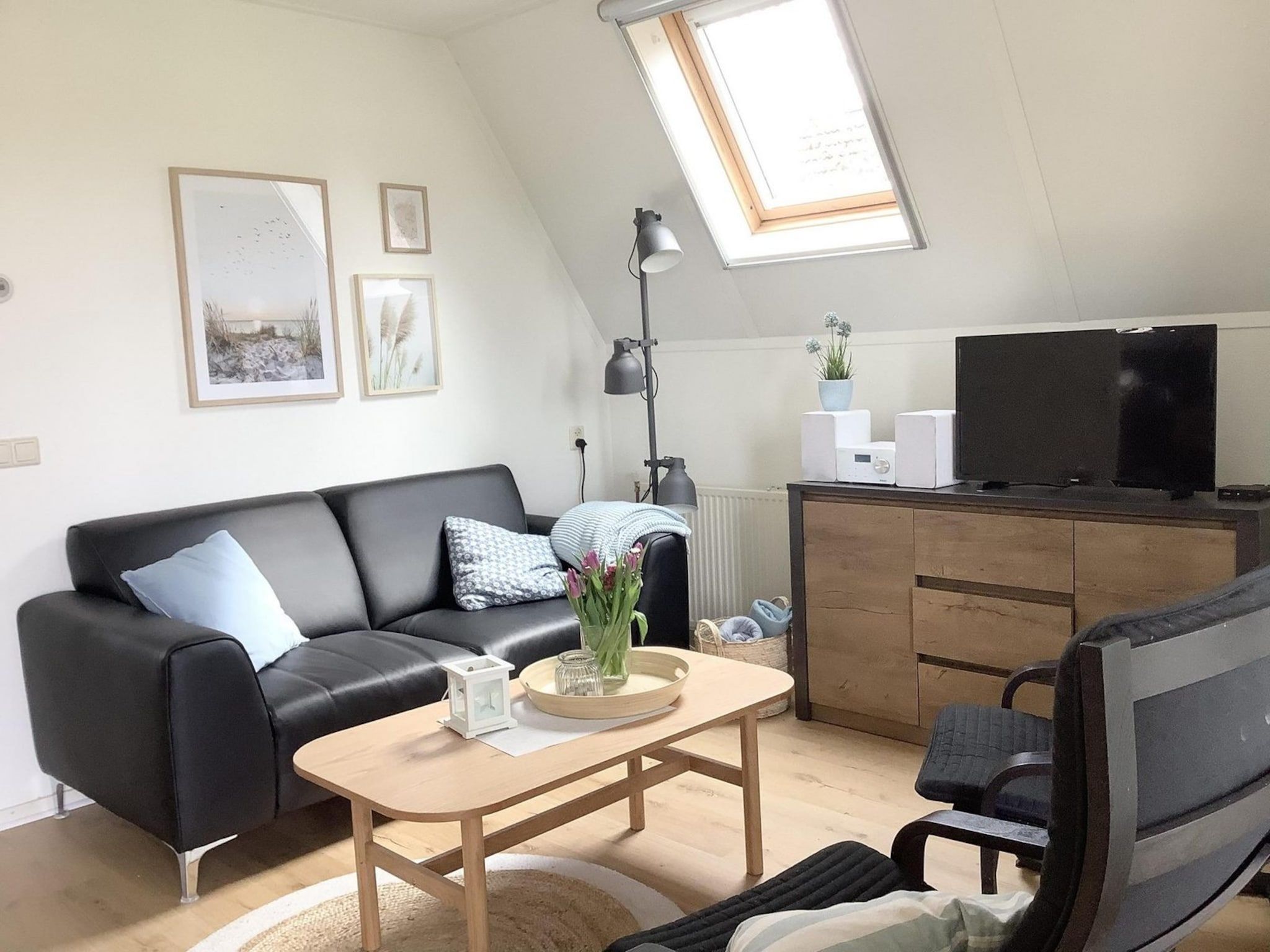 De woonkamer van Vogelvrij 4 in Burgerbrug