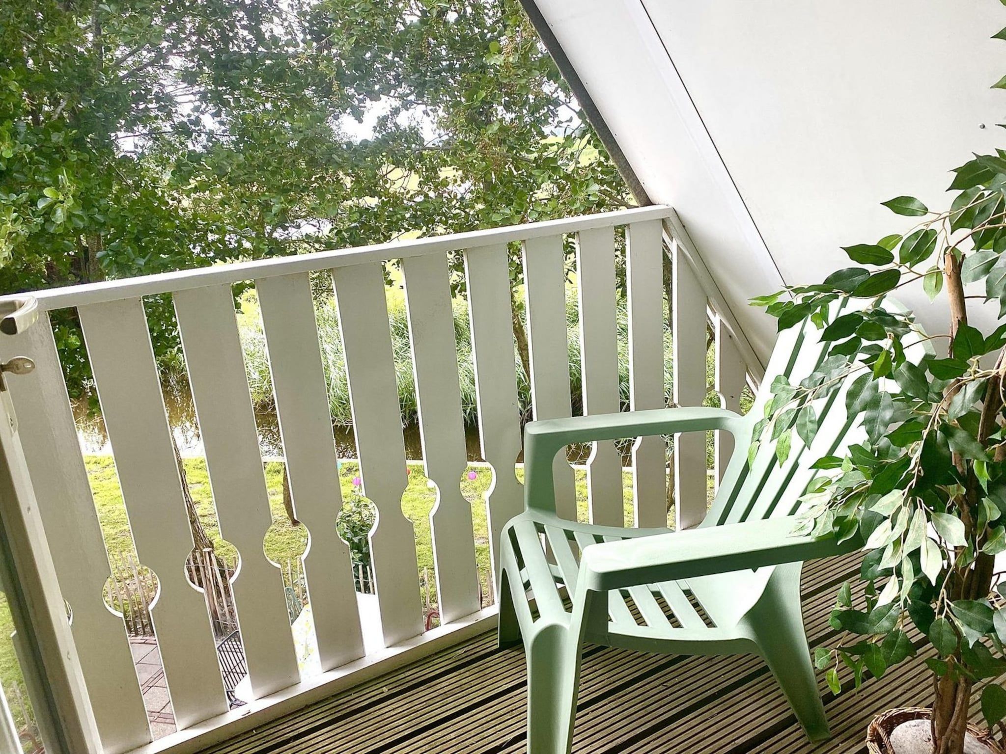 Het terras van Vogelvrij 4 in Burgerbrug