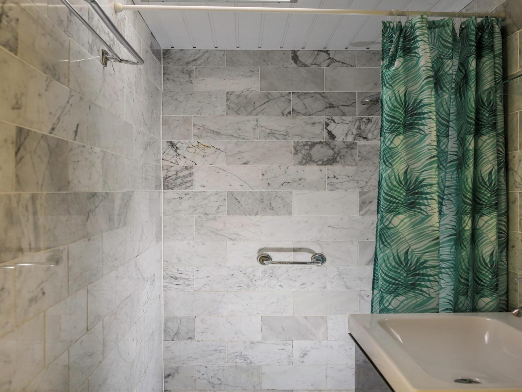 De badkamer van Wildrijk 21 in Sint Maartenszee